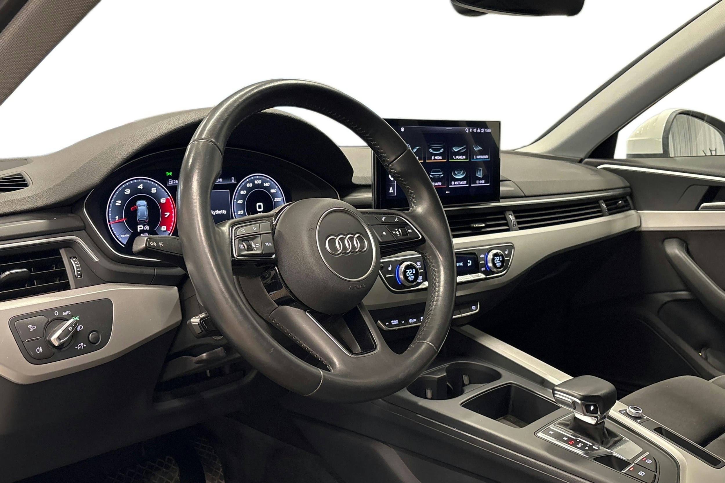 valkoinen Audi A4 2020 kuva 3.