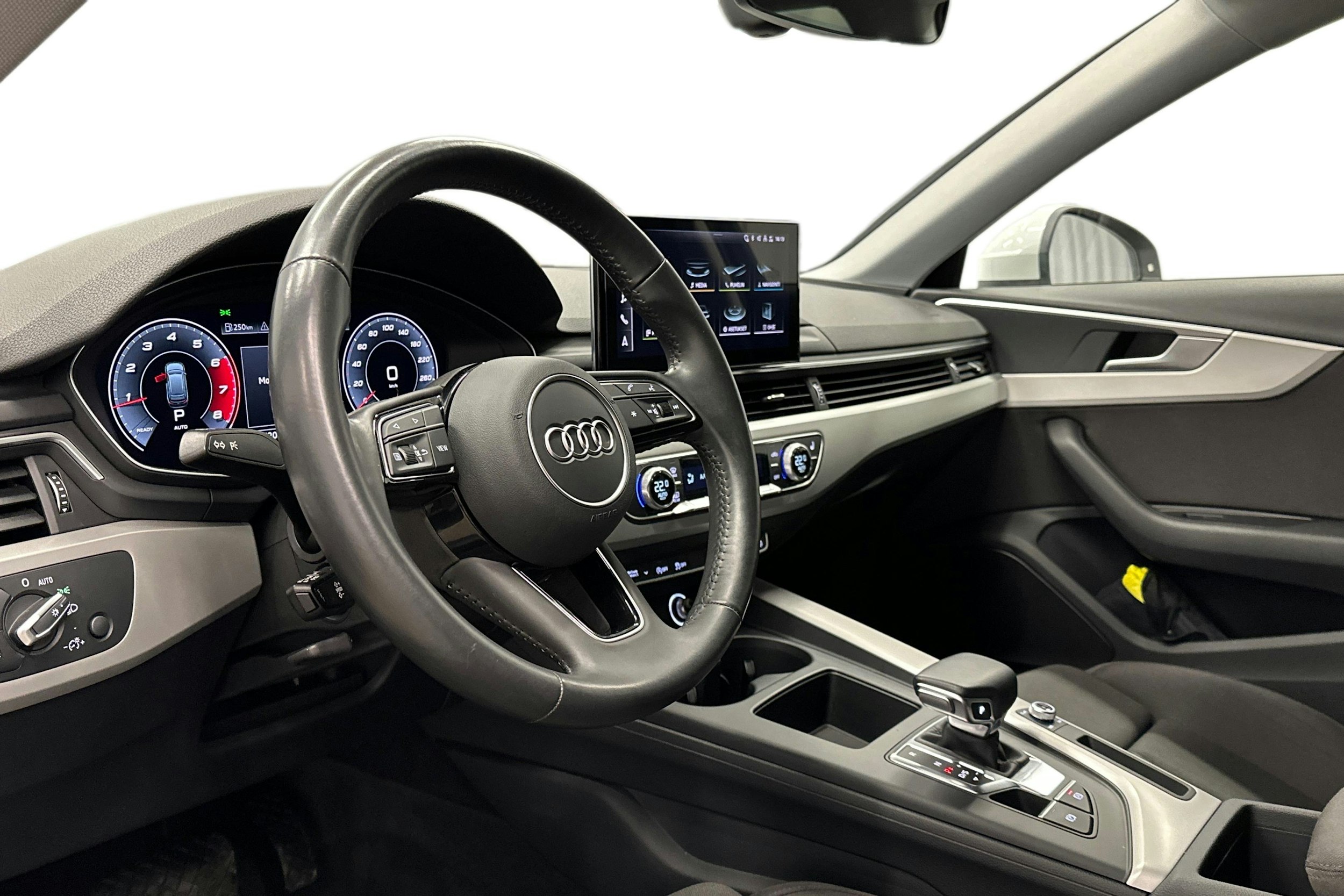 valkoinen Audi A4 2020 kuva 7.