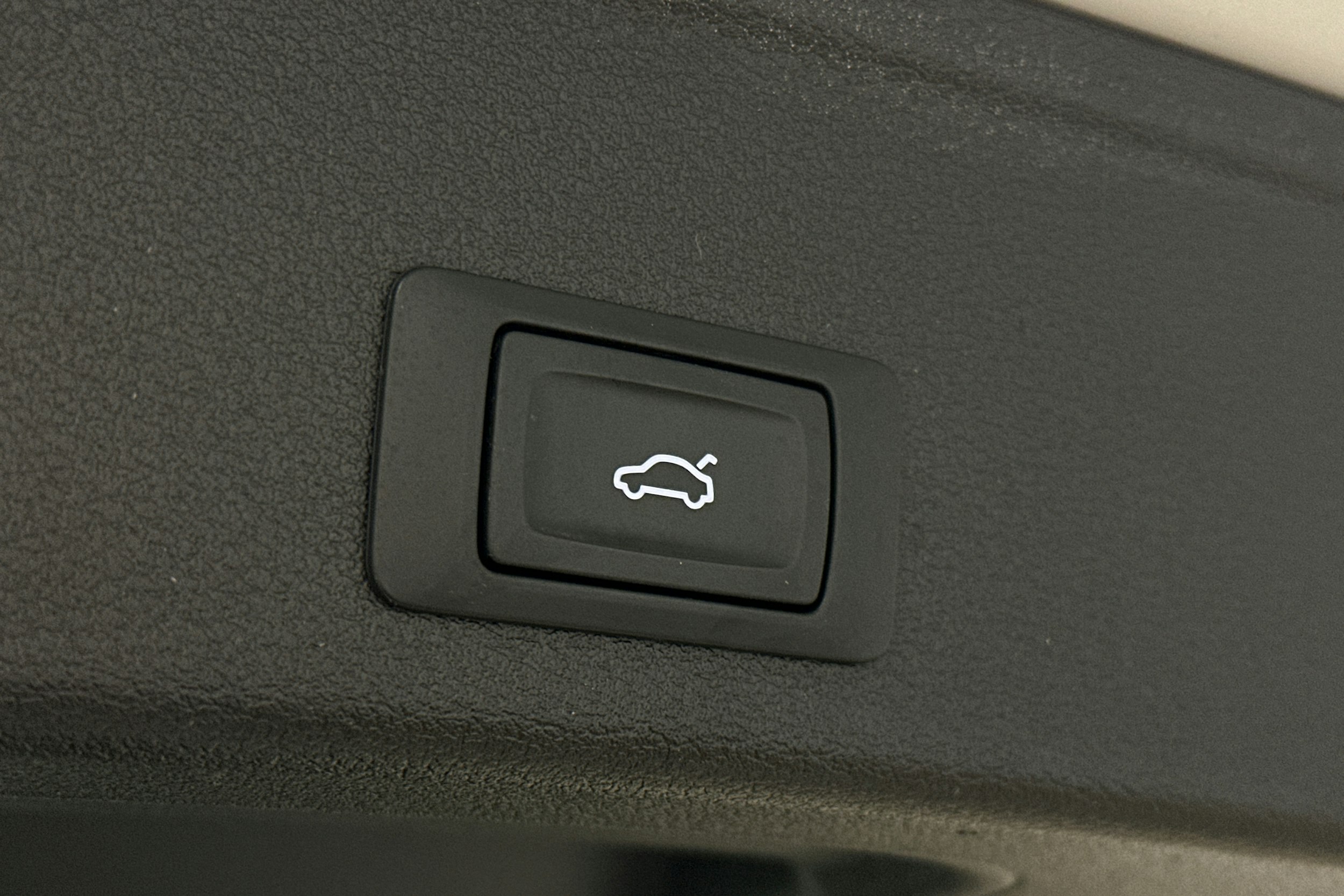 valkoinen Audi A4 2020 kuva 15.