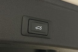 valkoinen Audi A4 2020 kuva 15.