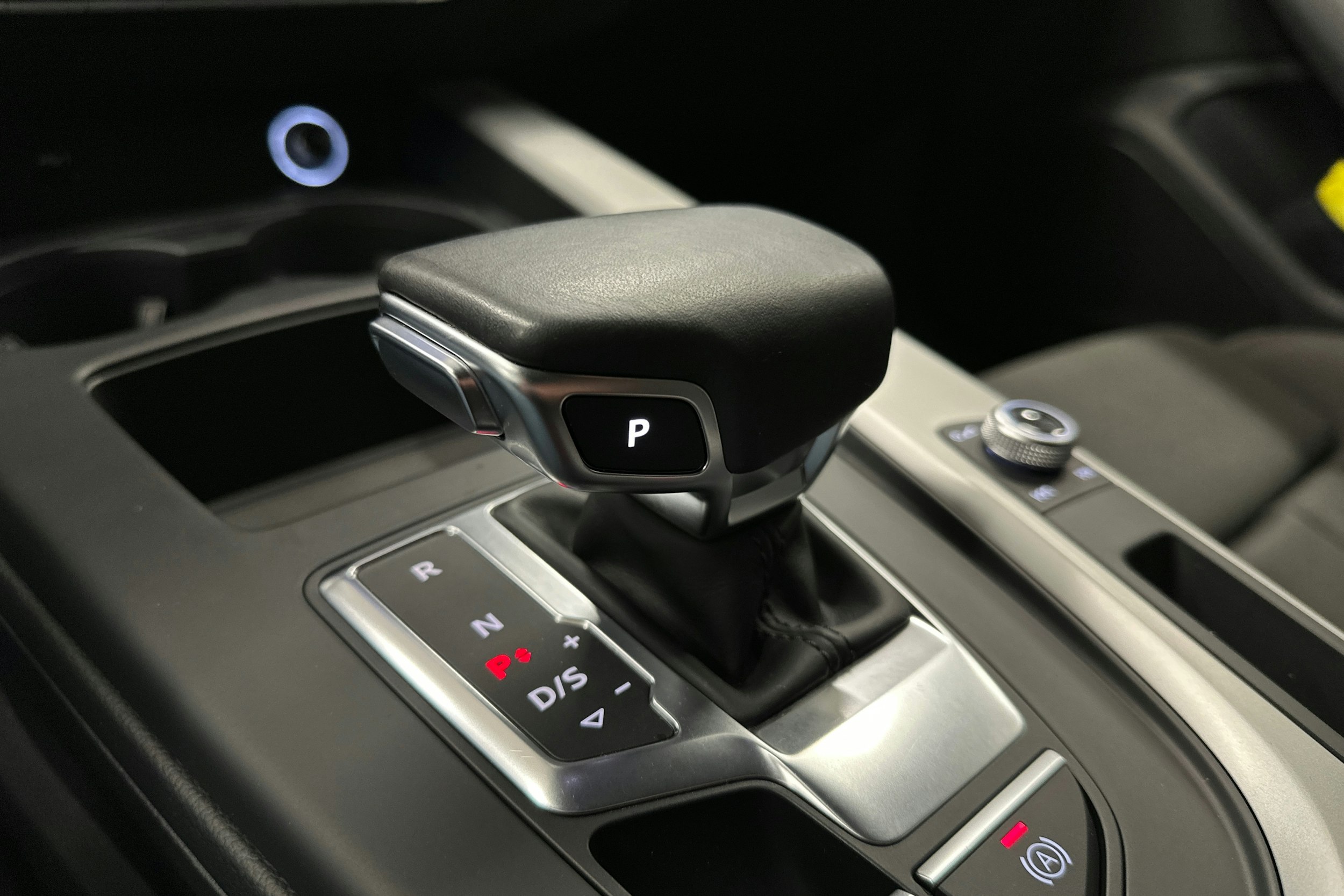 valkoinen Audi A4 2020 kuva 29.