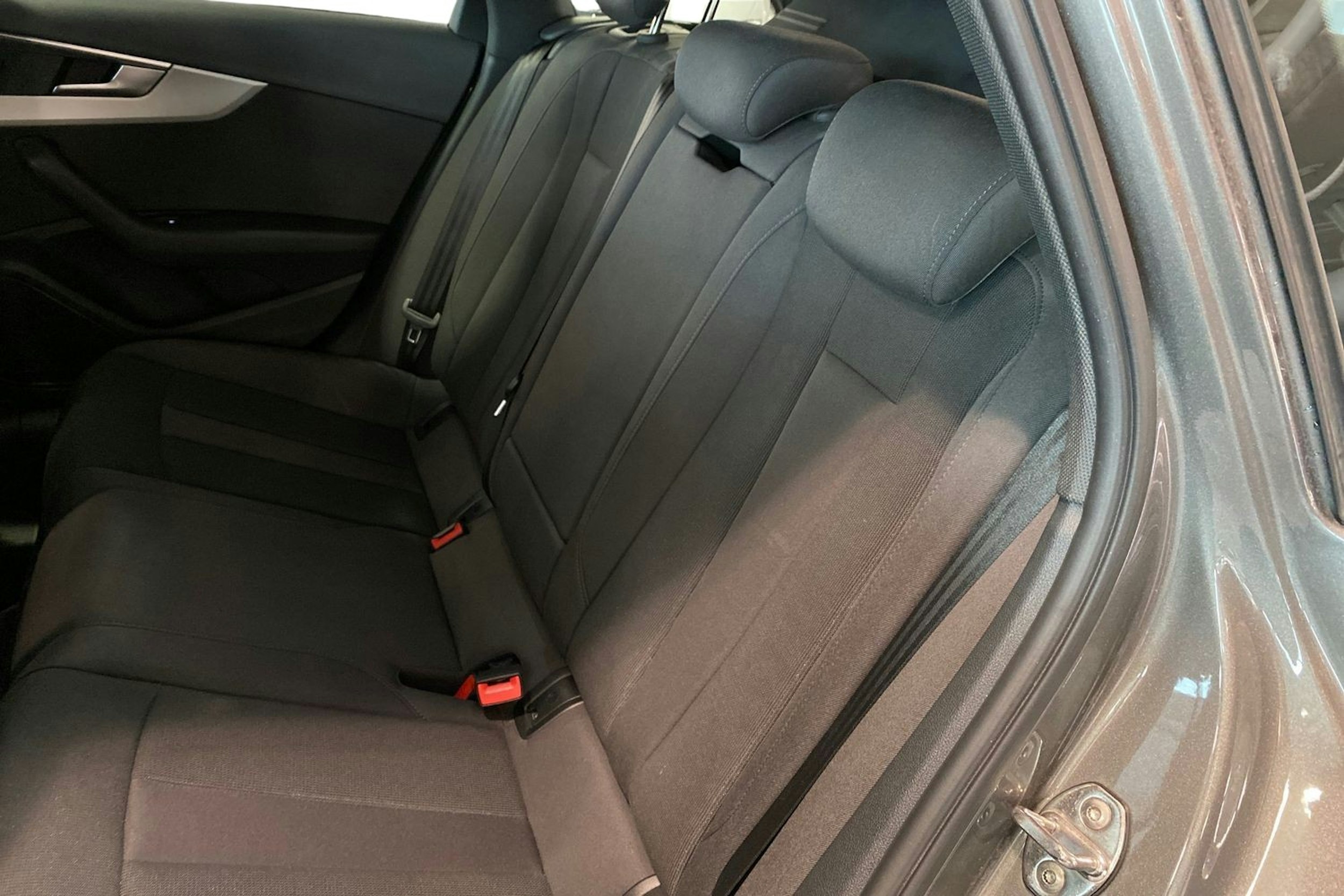 harmaa Audi A4 2020 kuva 10.