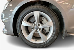 harmaa Audi A4 2020 kuva 11.
