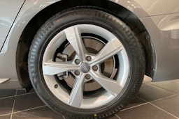 harmaa Audi A4 2020 kuva 13.