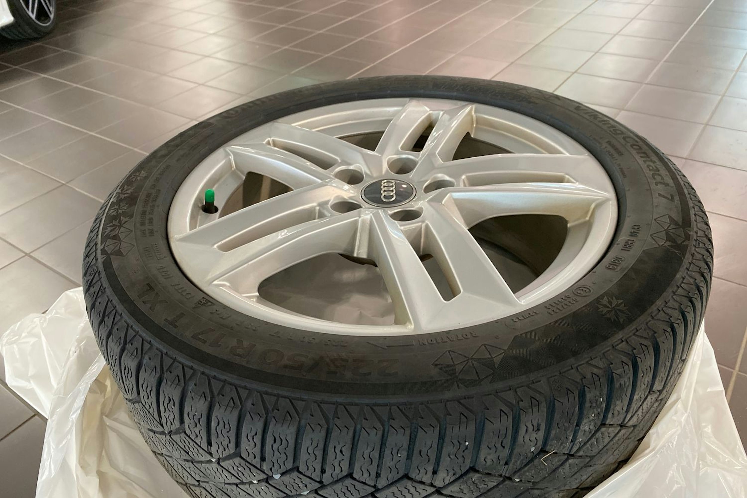 harmaa Audi A4 2020 kuva 14.