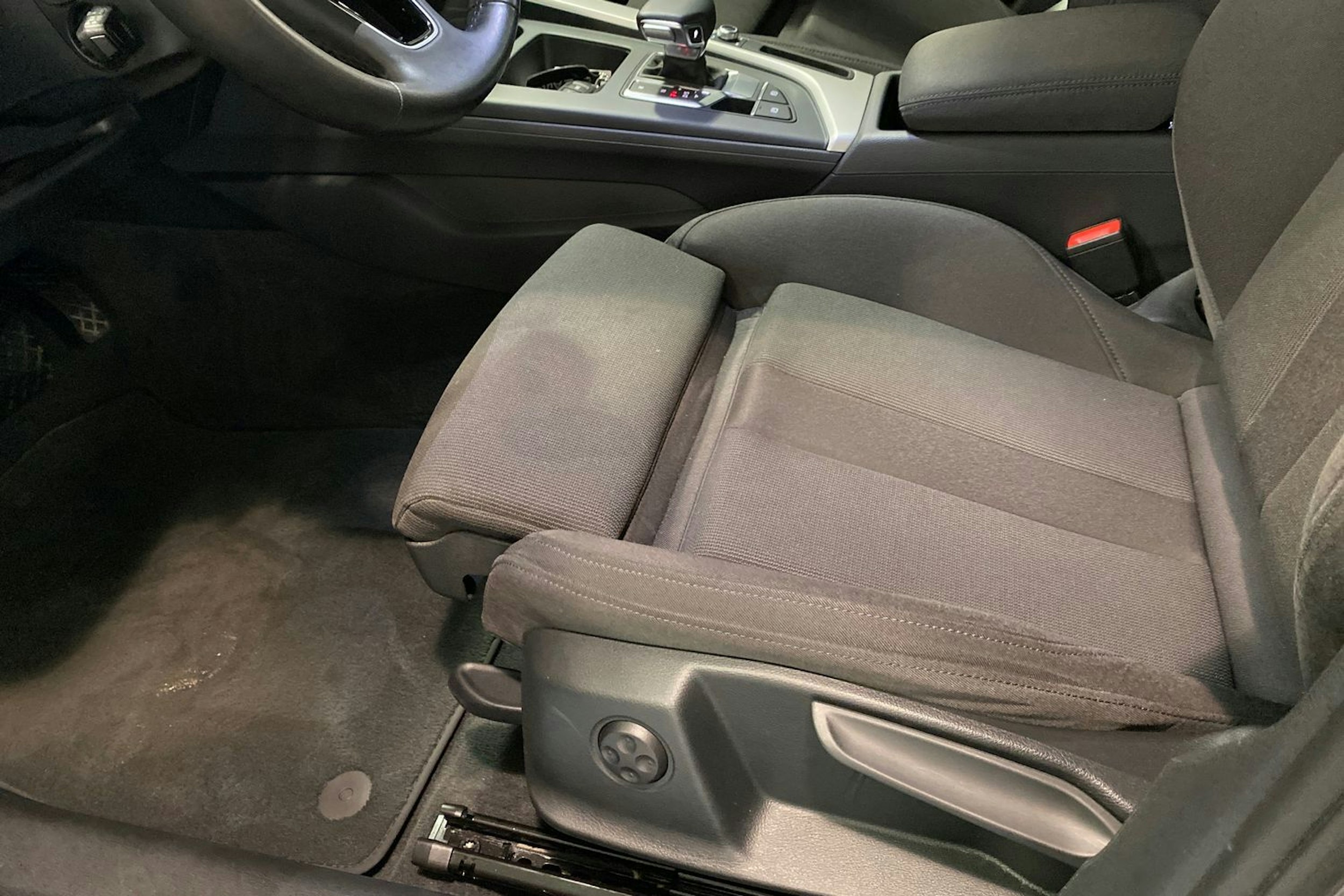 harmaa Audi A4 2020 kuva 19.