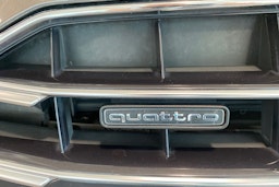 harmaa Audi A4 2020 kuva 21.