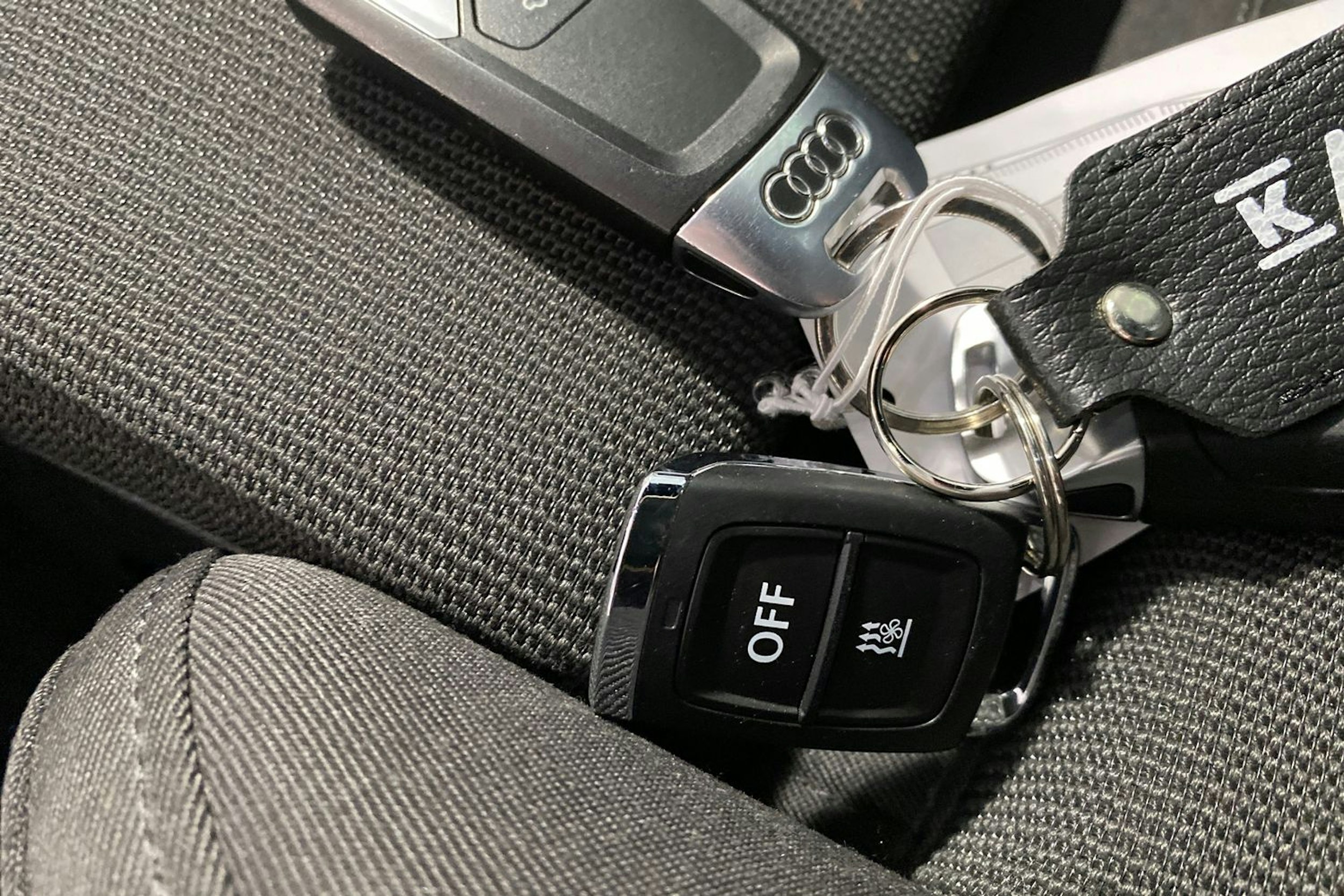 harmaa Audi A4 2020 kuva 27.
