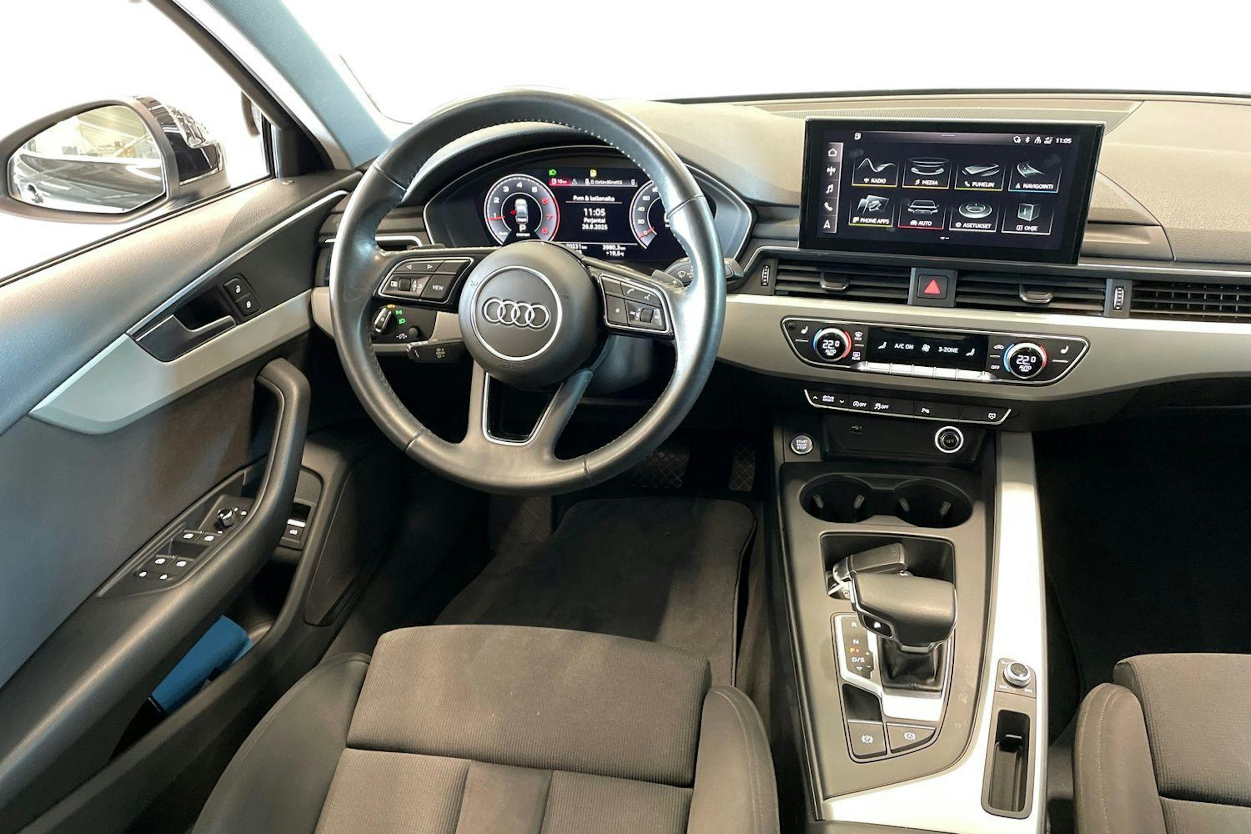 musta Audi A4 2020 kuva 12.