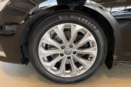 musta Audi A4 2020 kuva 14.