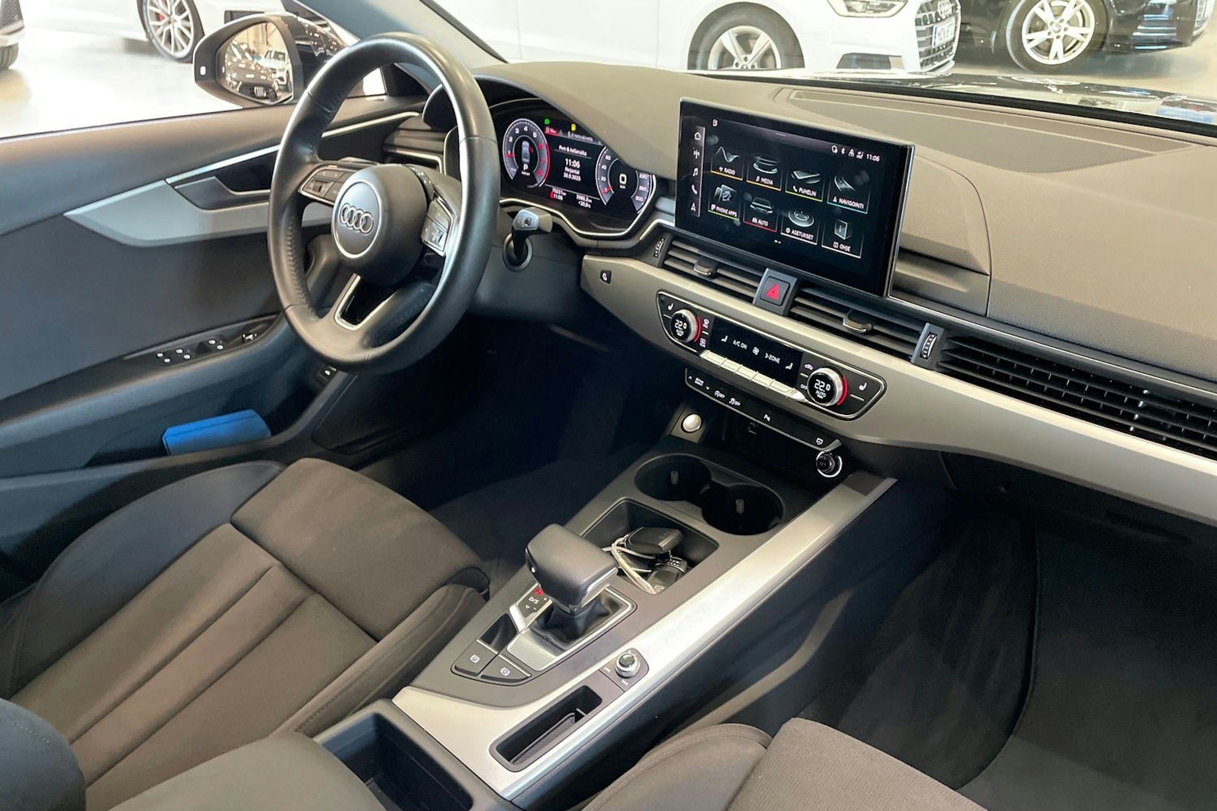 musta Audi A4 2020 kuva 18.