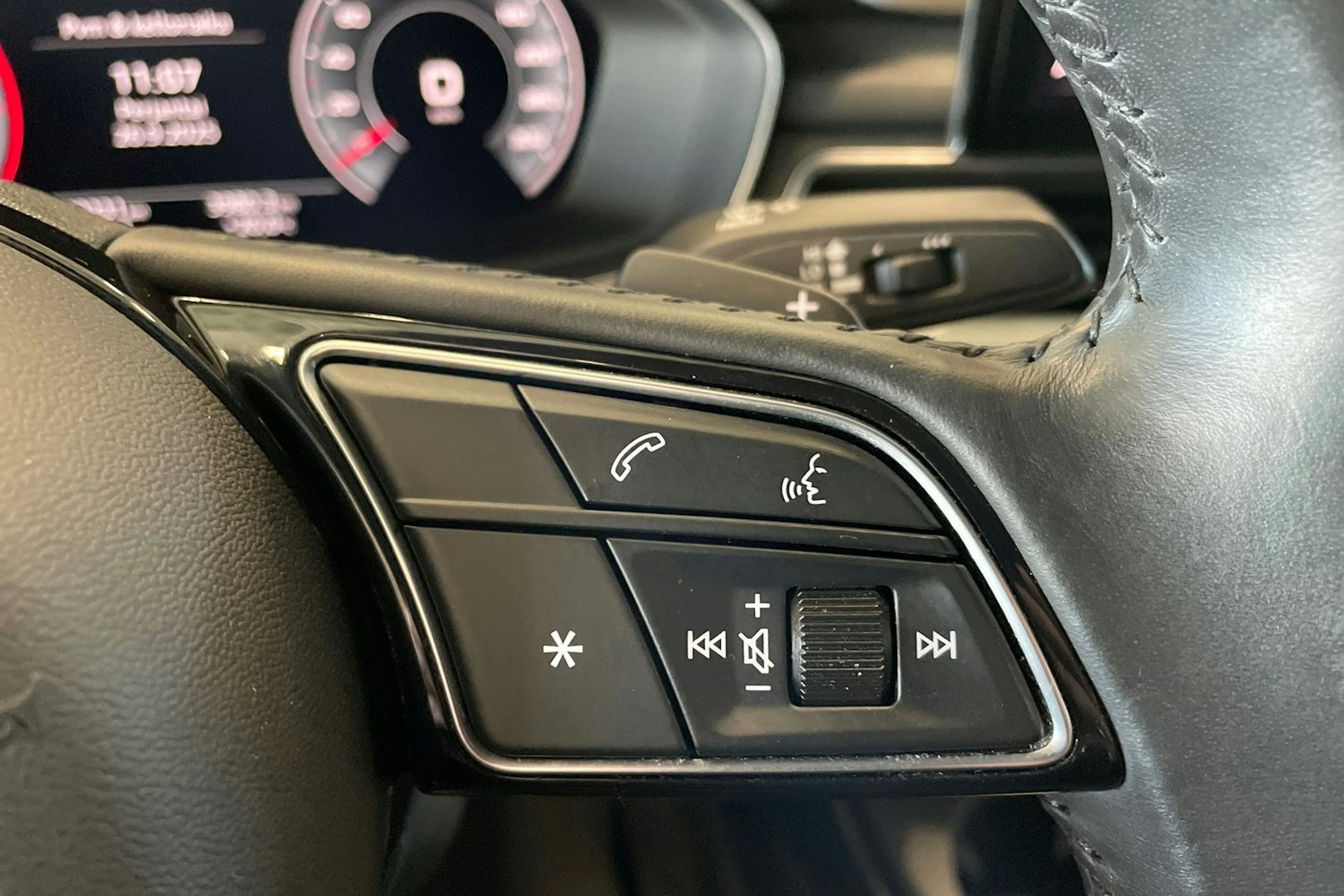 musta Audi A4 2020 kuva 20.