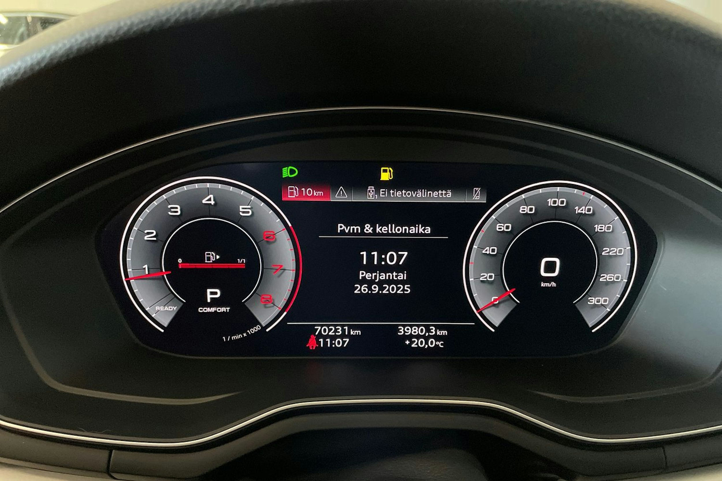 musta Audi A4 2020 kuva 23.