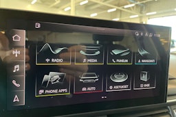musta Audi A4 2020 kuva 26.