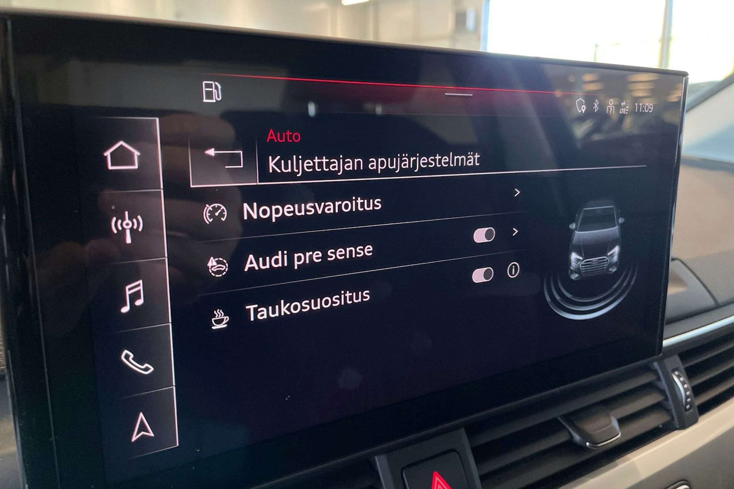 musta Audi A4 2020 kuva 32.