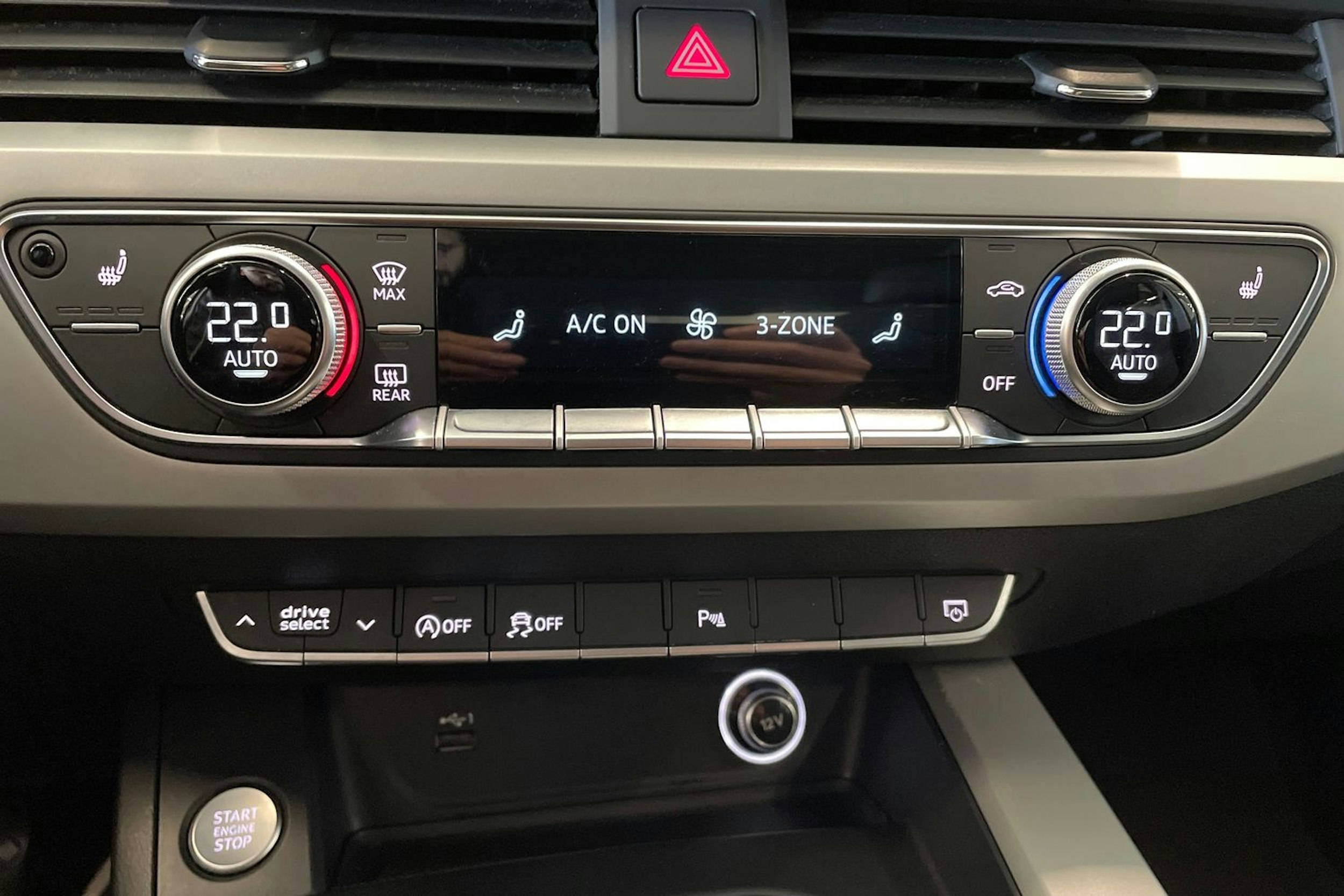 musta Audi A4 2020 kuva 34.