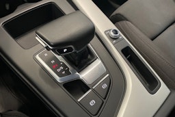 musta Audi A4 2020 kuva 35.