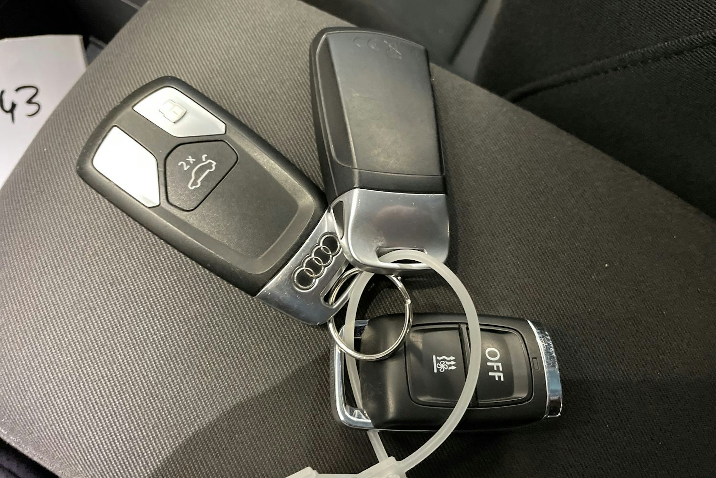 musta Audi A4 2020 kuva 39.