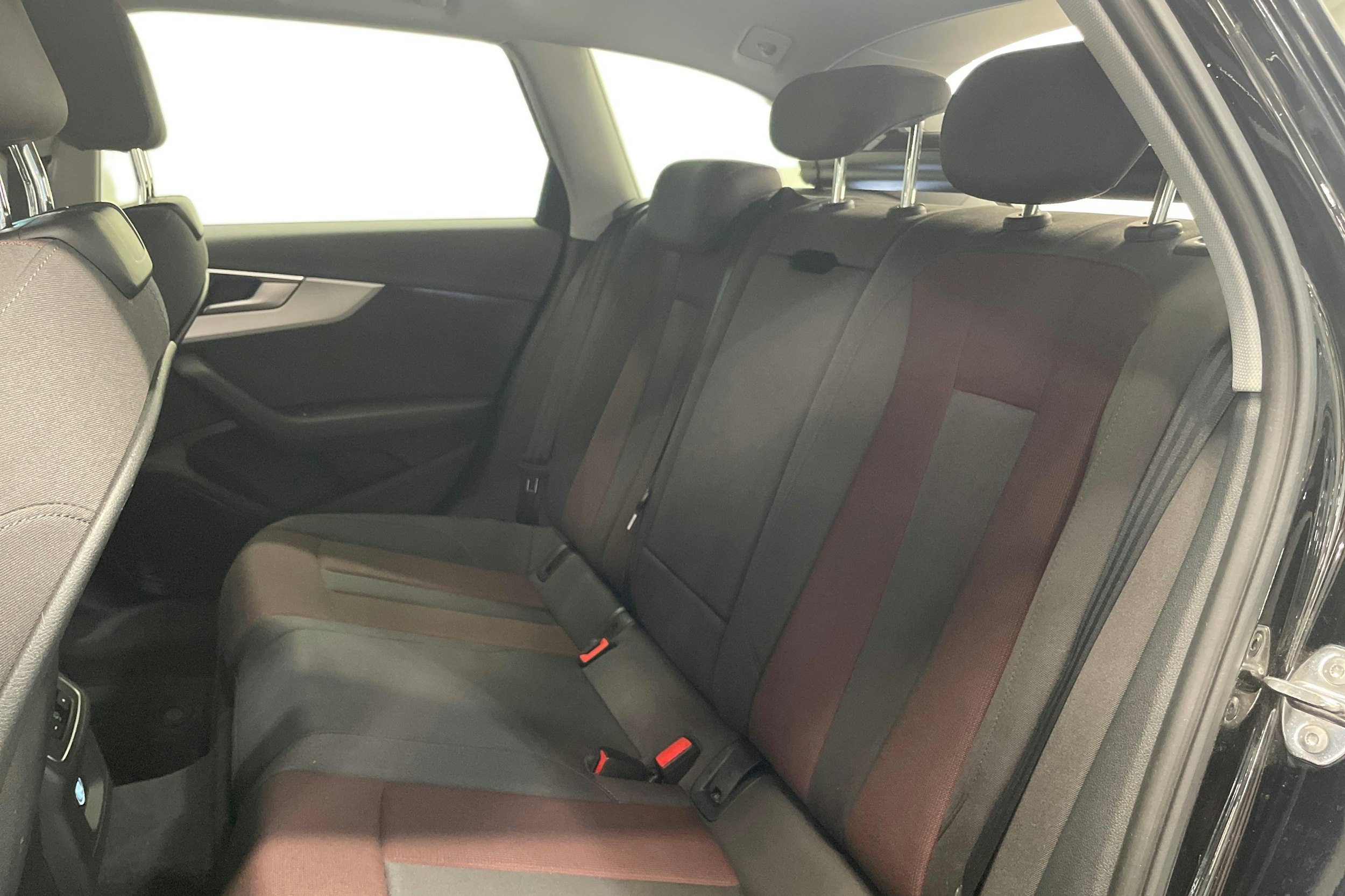 musta Audi A4 2020 kuva 10.