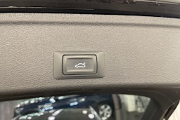 musta Audi A4 2020 kuva 19.