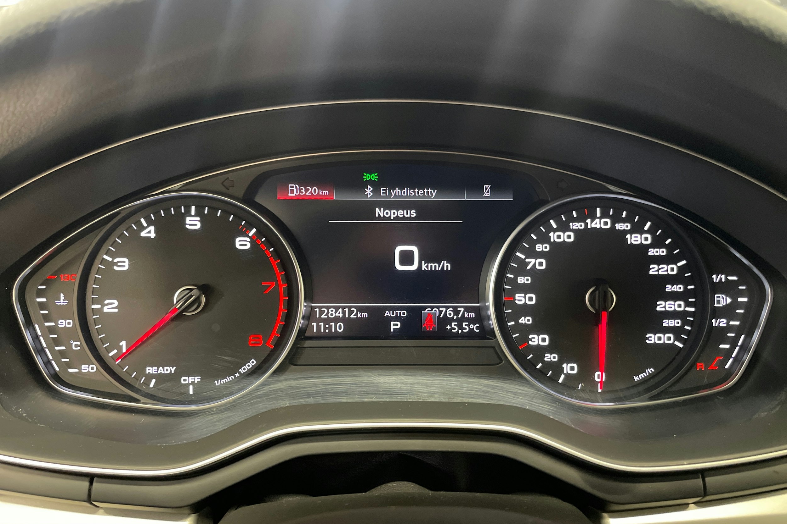 musta Audi A4 2020 kuva 22.