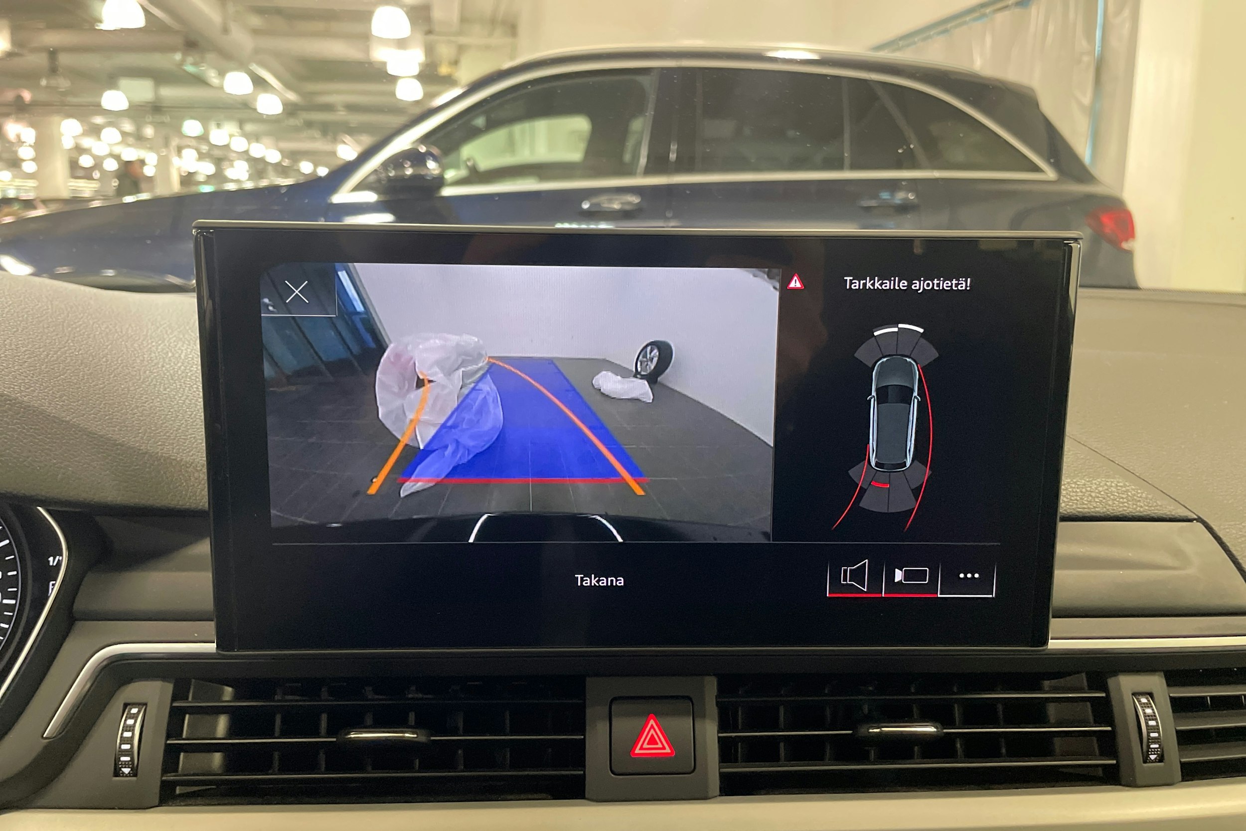 musta Audi A4 2020 kuva 23.