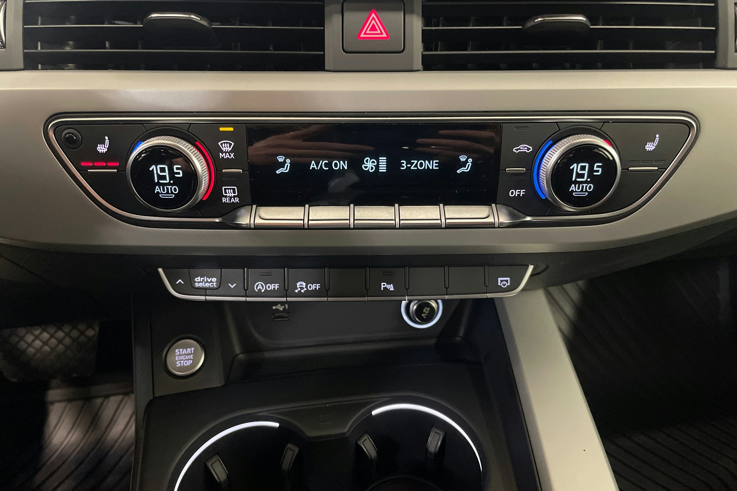 musta Audi A4 2020 kuva 24.