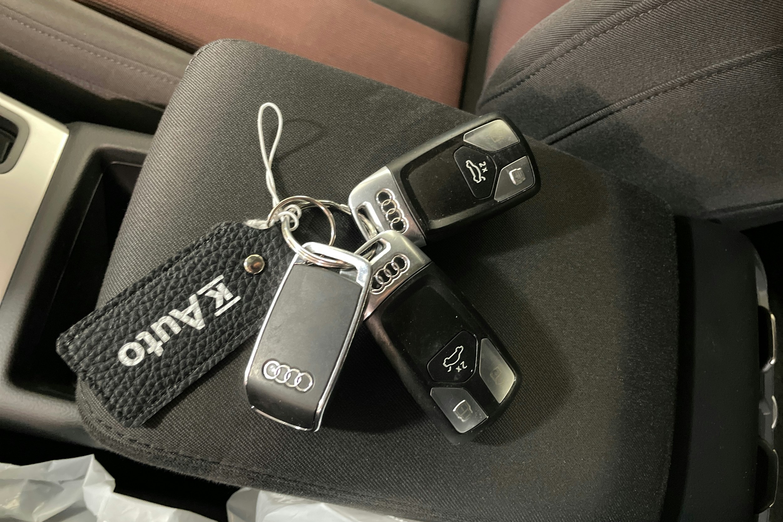 musta Audi A4 2020 kuva 25.