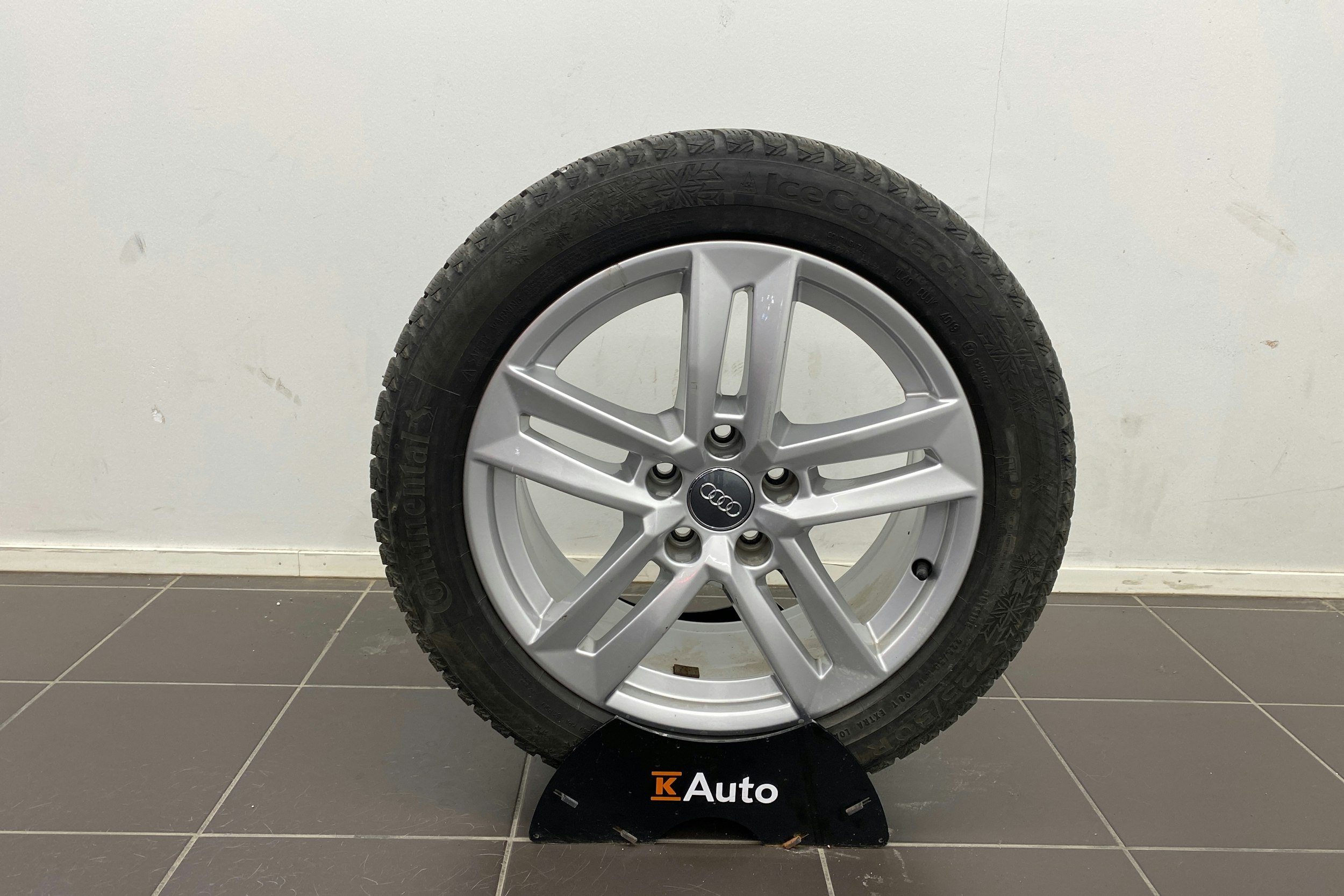 Musta Audi A4 2020 kuva 13.