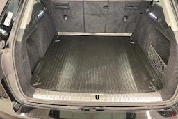Musta Audi A4 2020 kuva 21.