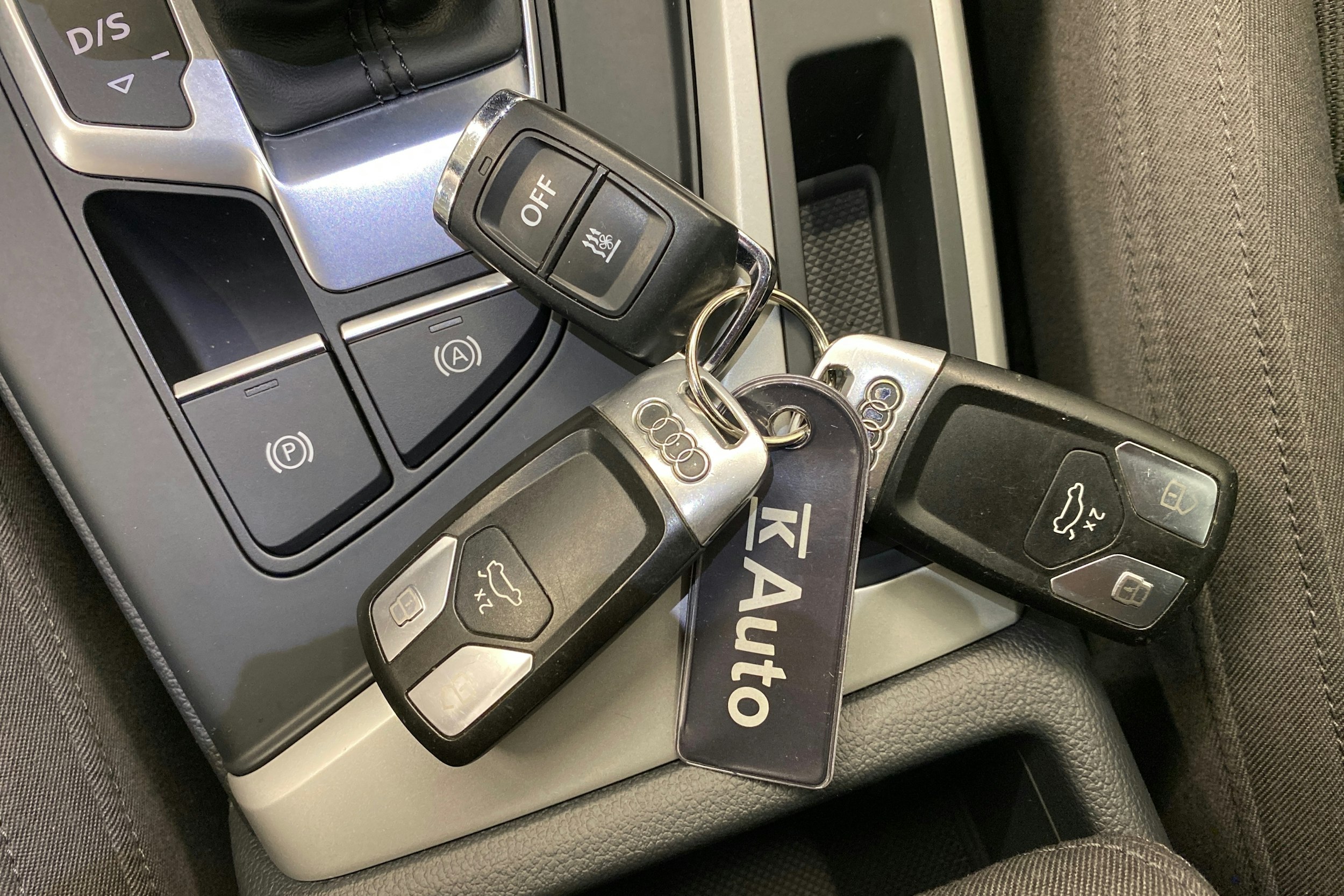Musta Audi A4 2020 kuva 23.