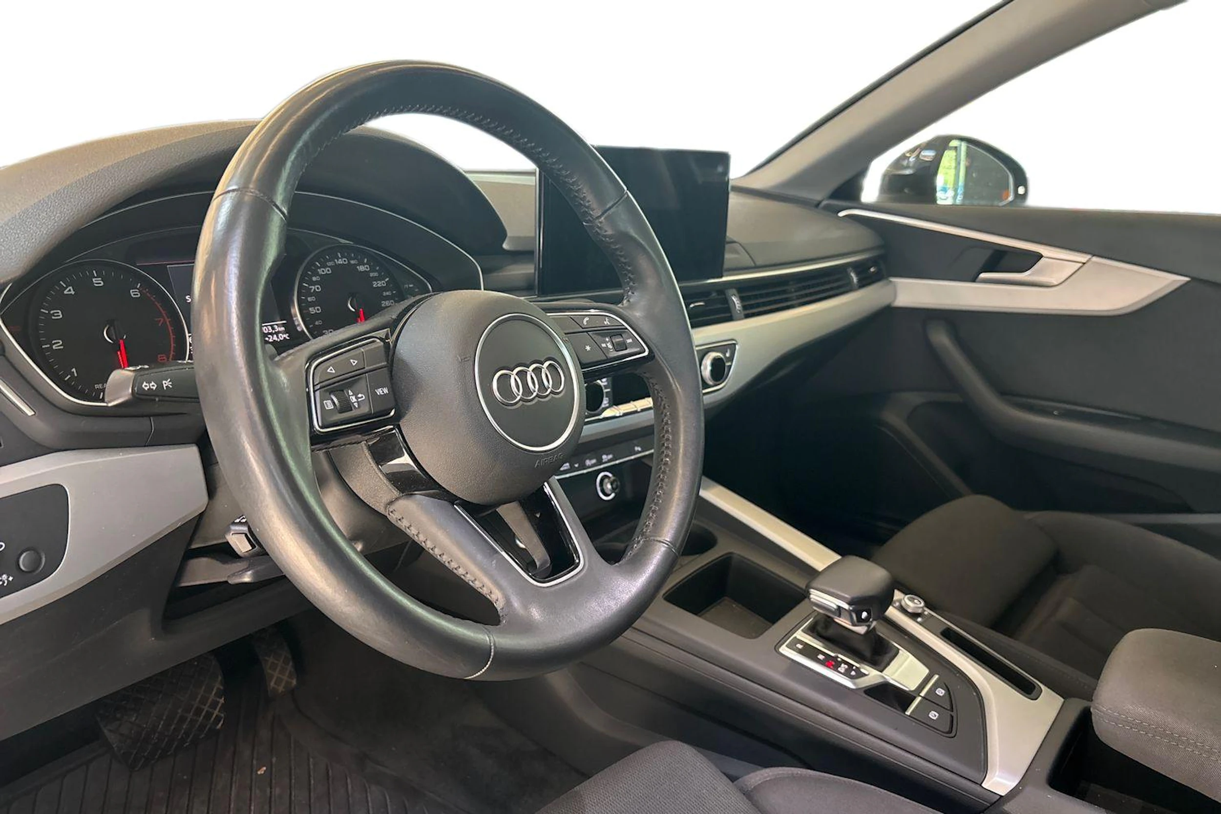 Harmaa Audi A4 2020 kuva 3.