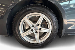 Harmaa Audi A4 2020 kuva 9.
