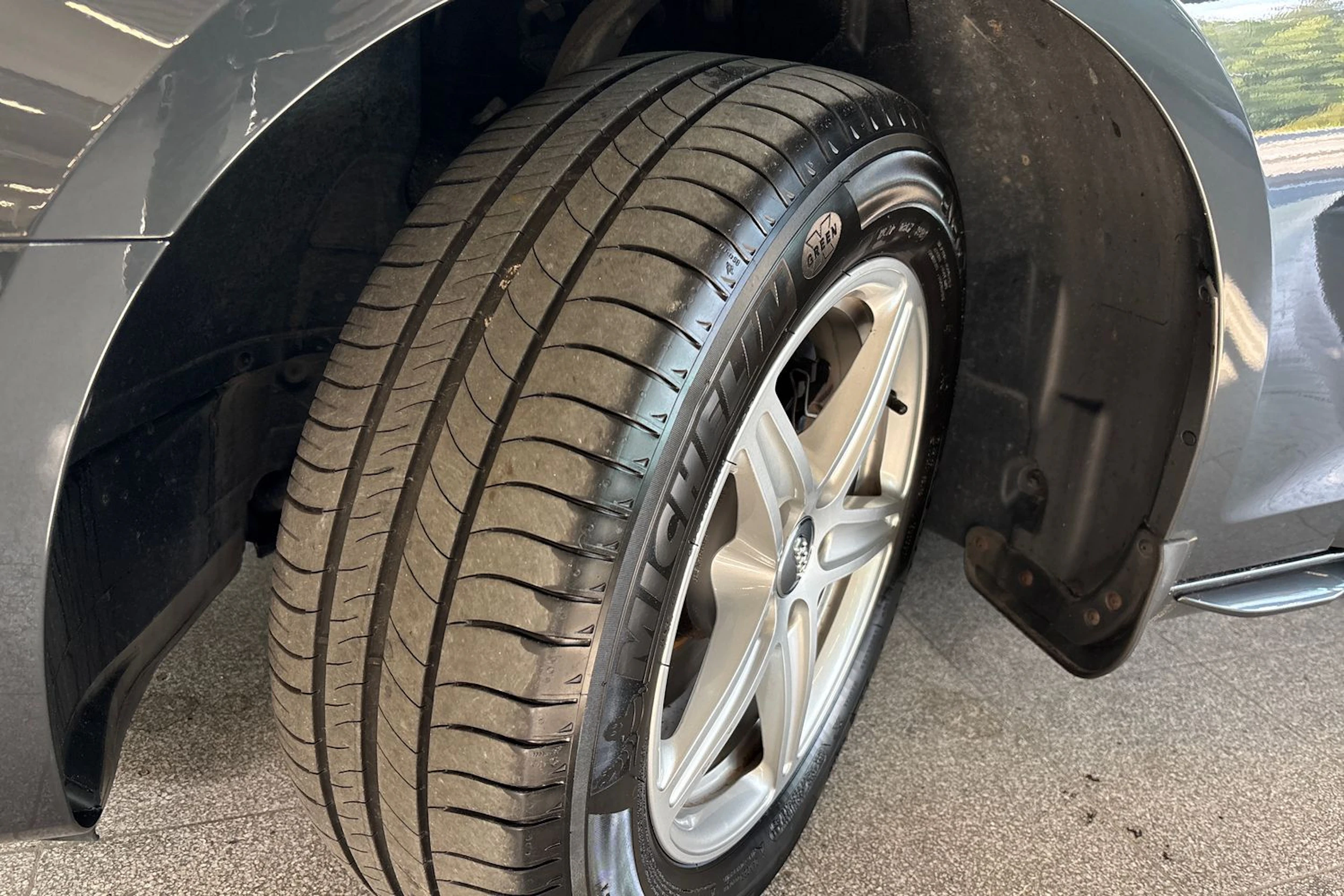 Harmaa Audi A4 2020 kuva 12.