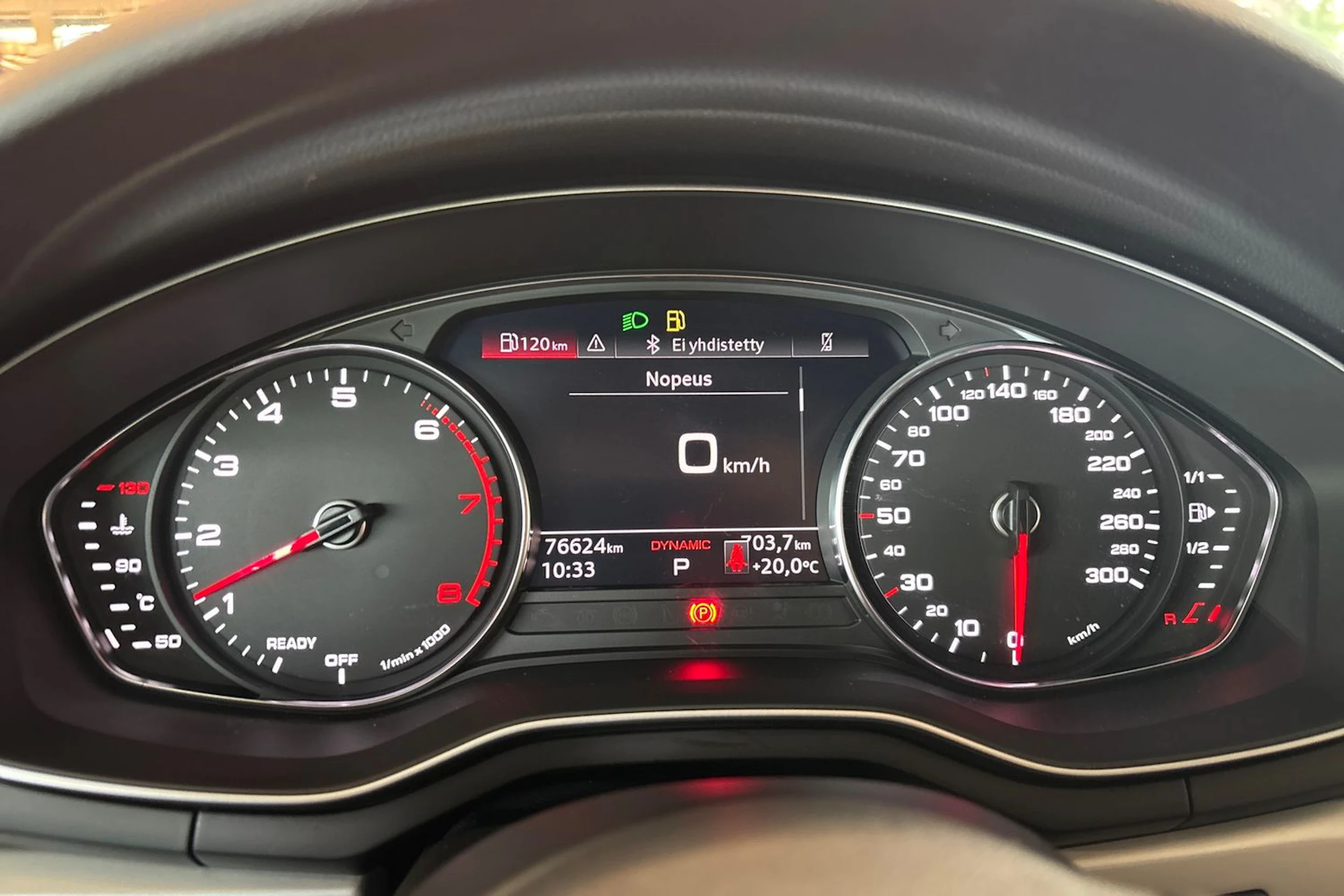Harmaa Audi A4 2020 kuva 13.