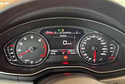 Harmaa Audi A4 2020 kuva 13.