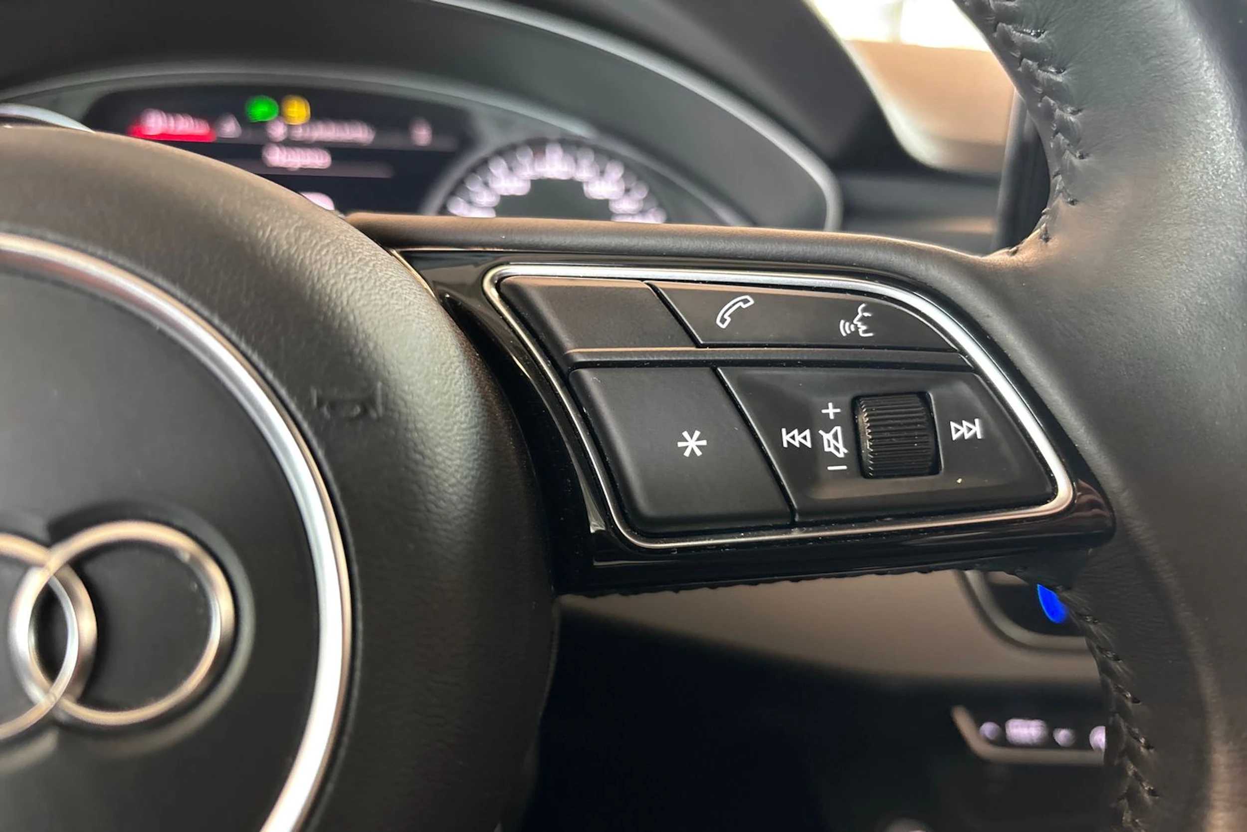 Harmaa Audi A4 2020 kuva 15.