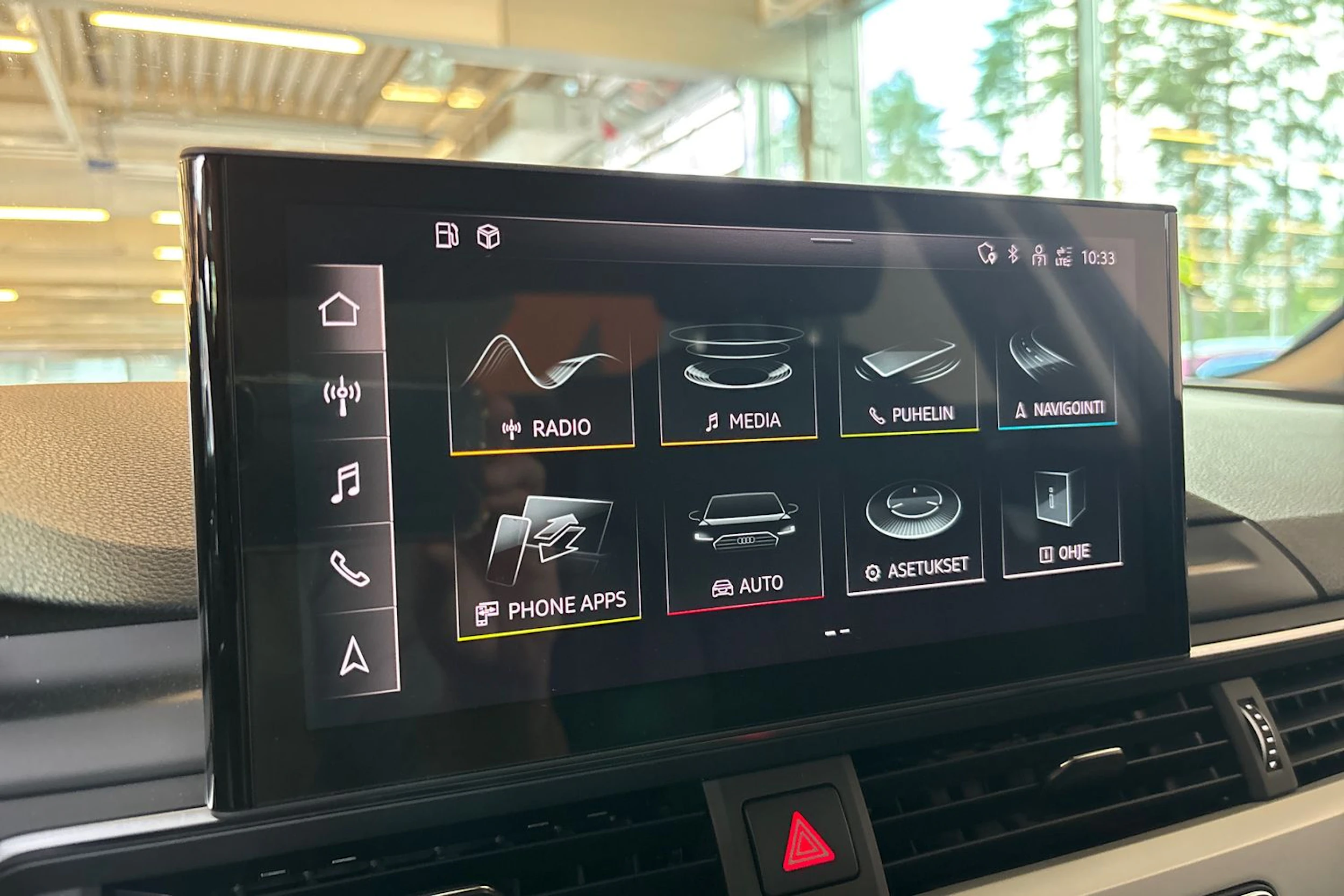 Harmaa Audi A4 2020 kuva 17.