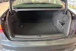Harmaa Audi A4 2020 kuva 23.
