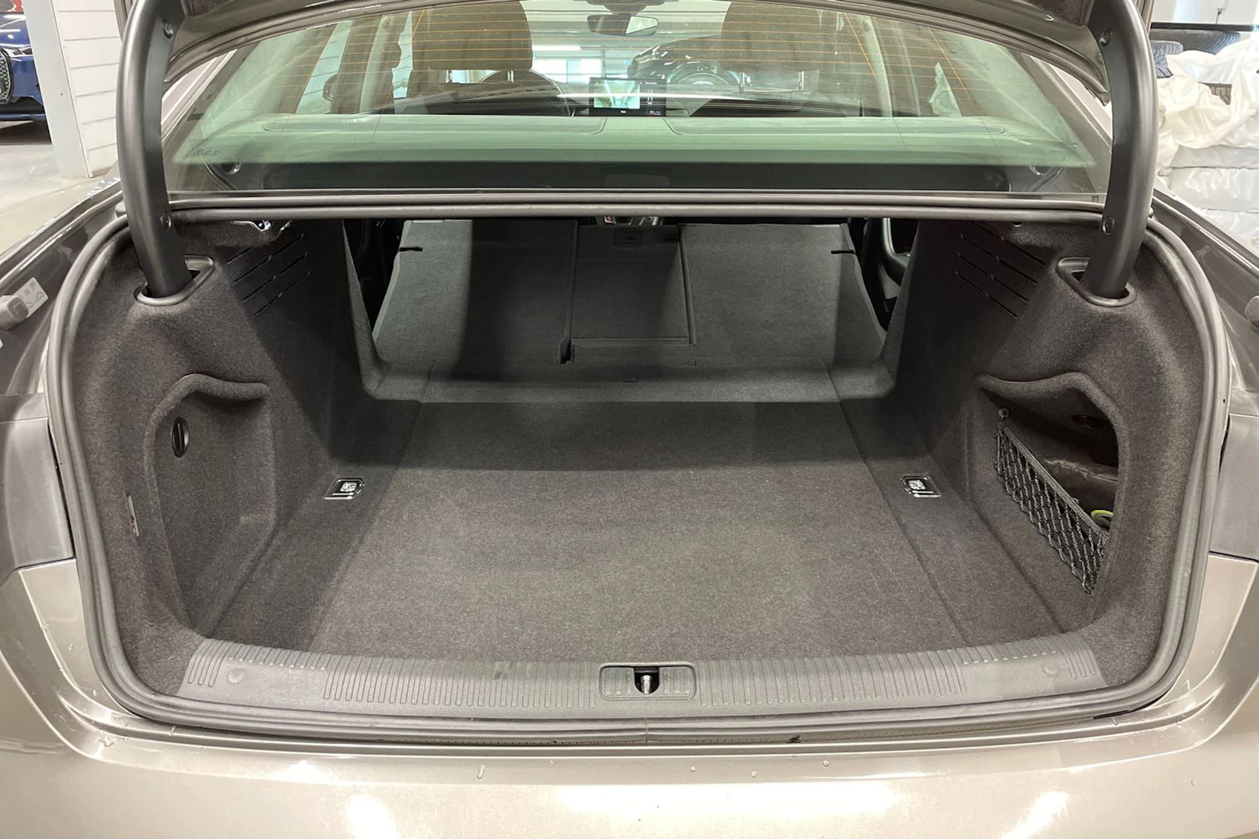 vihreä Audi A4 2020 kuva 16.