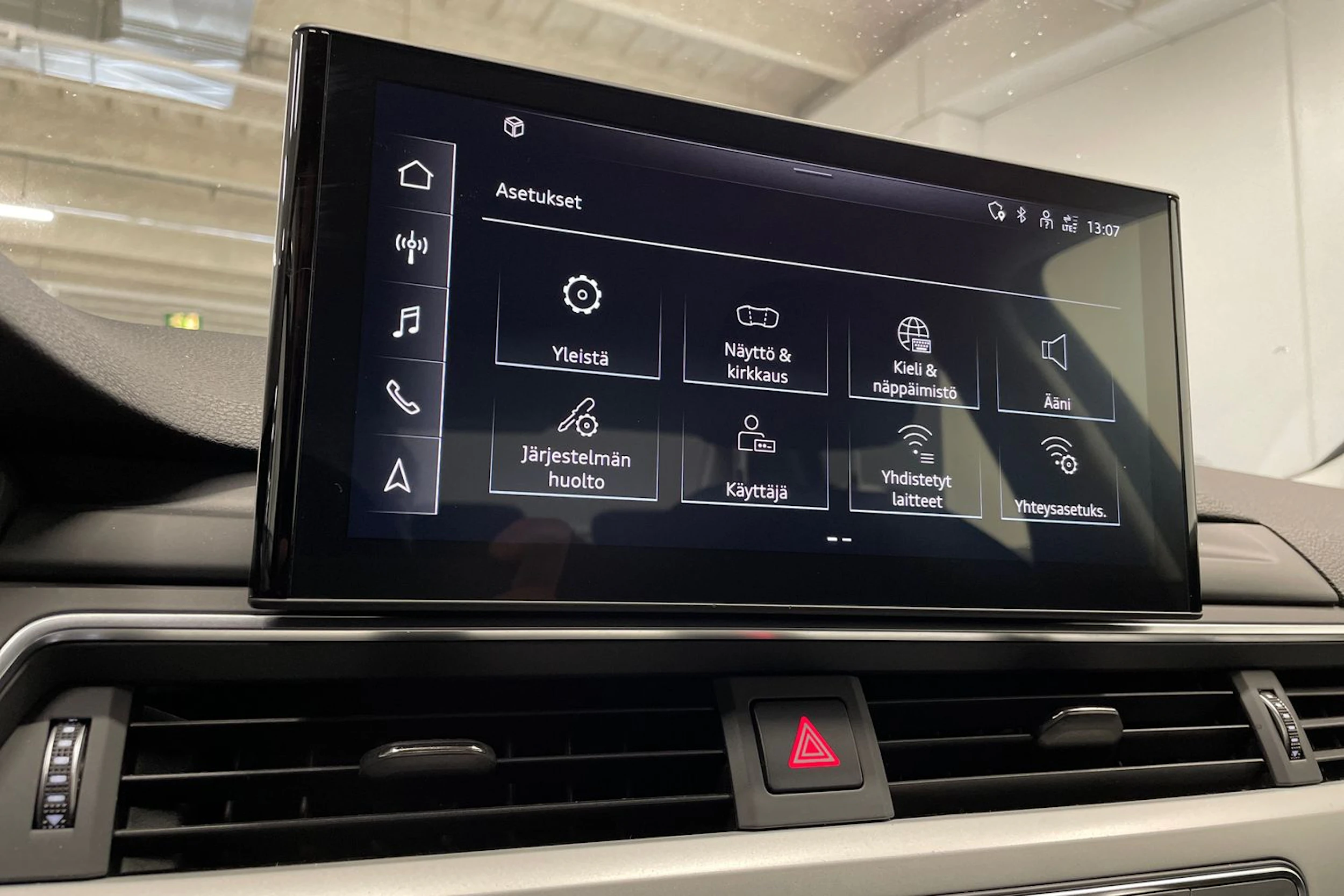 vihreä Audi A4 2020 kuva 21.