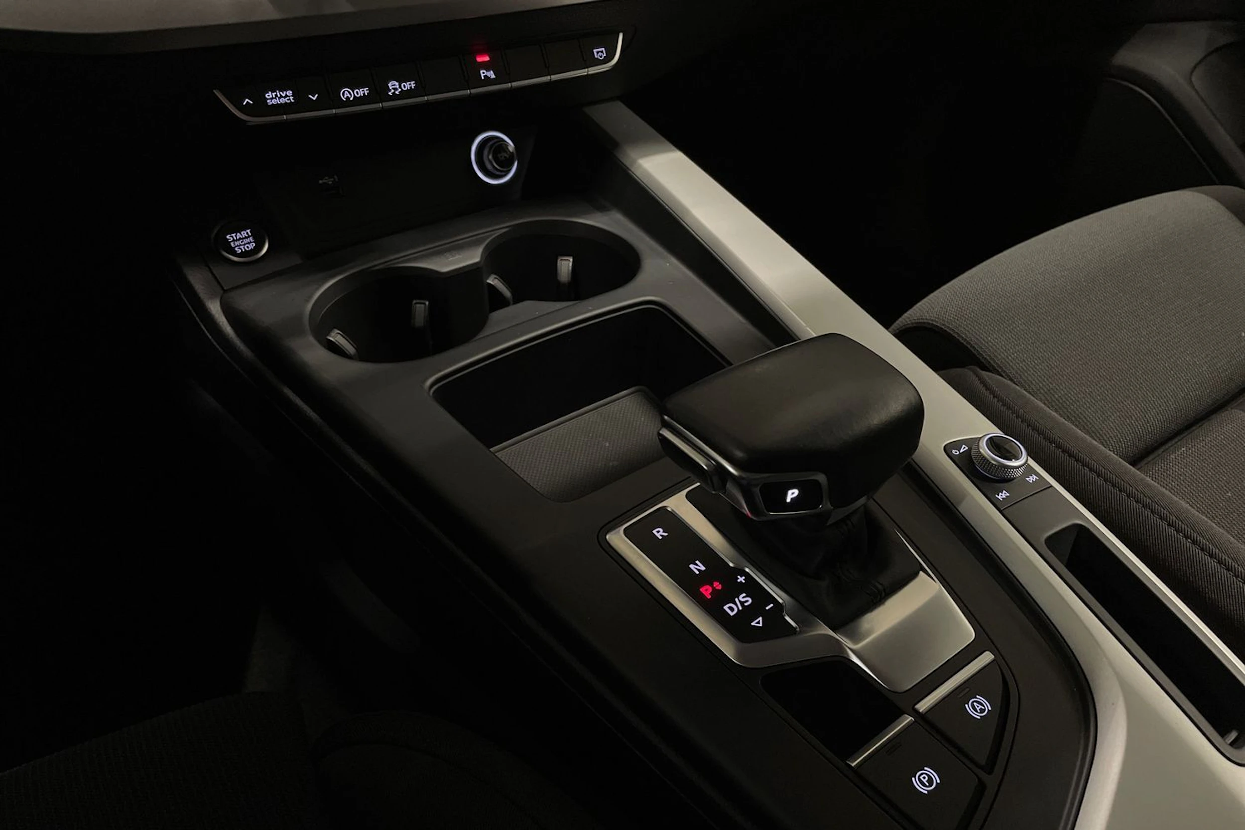 vihreä Audi A4 2020 kuva 26.