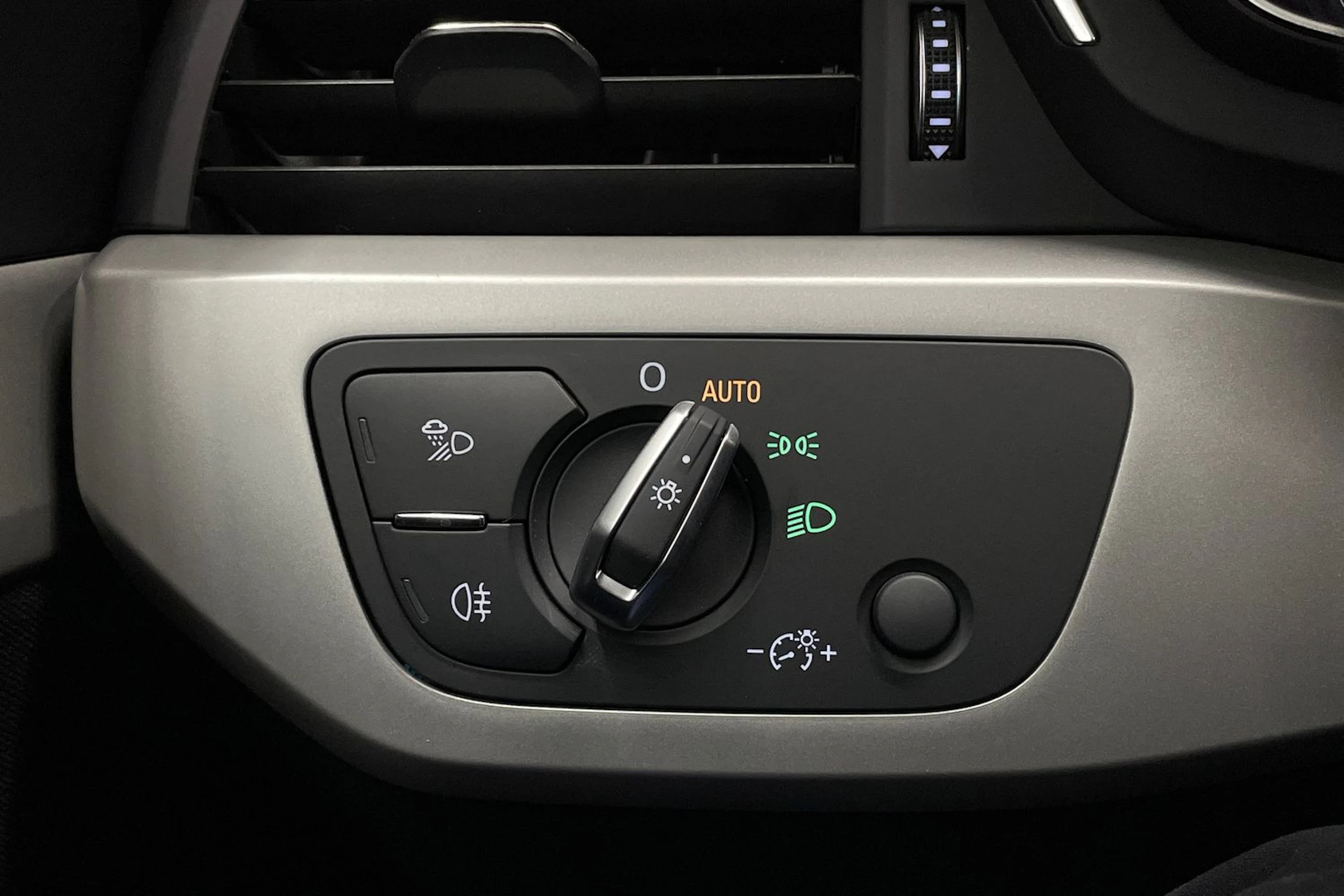 vihreä Audi A4 2020 kuva 27.