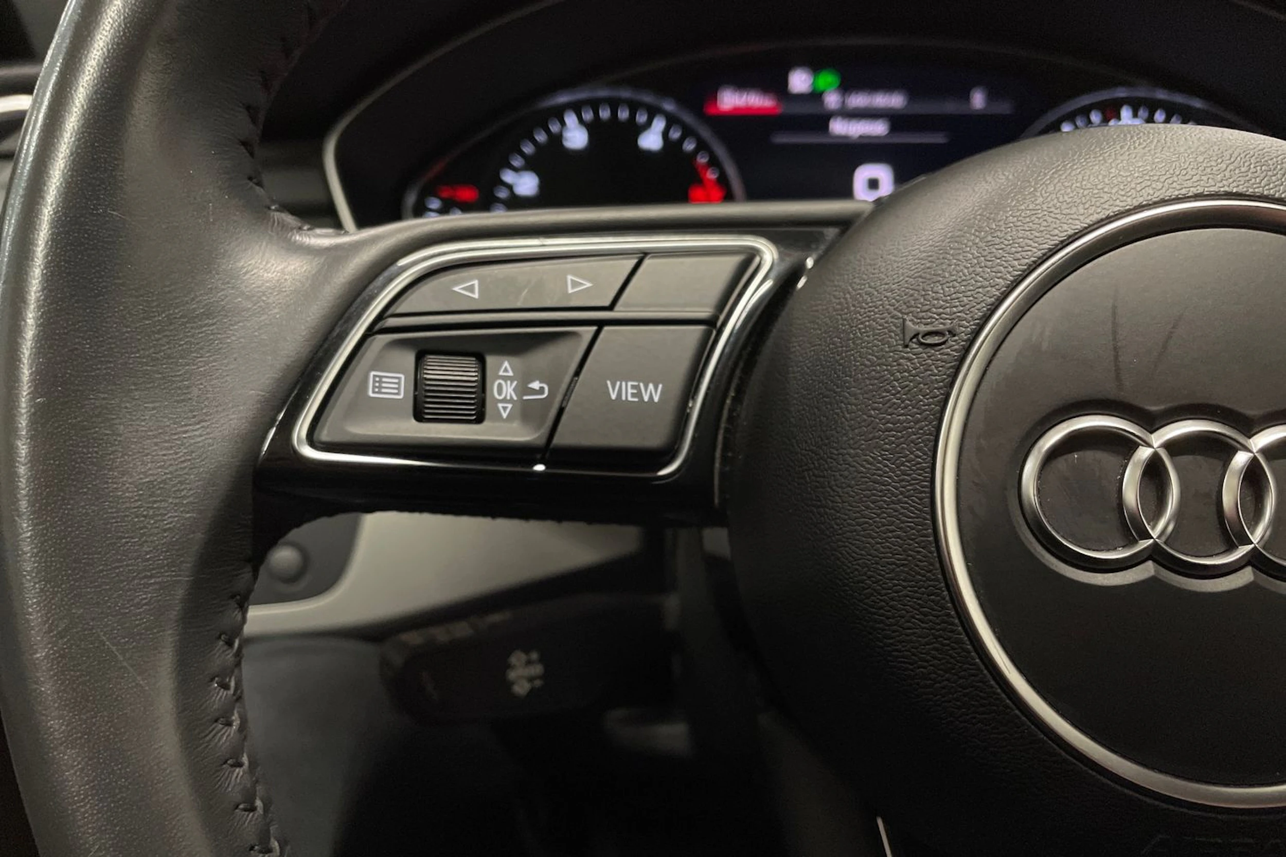 vihreä Audi A4 2020 kuva 28.