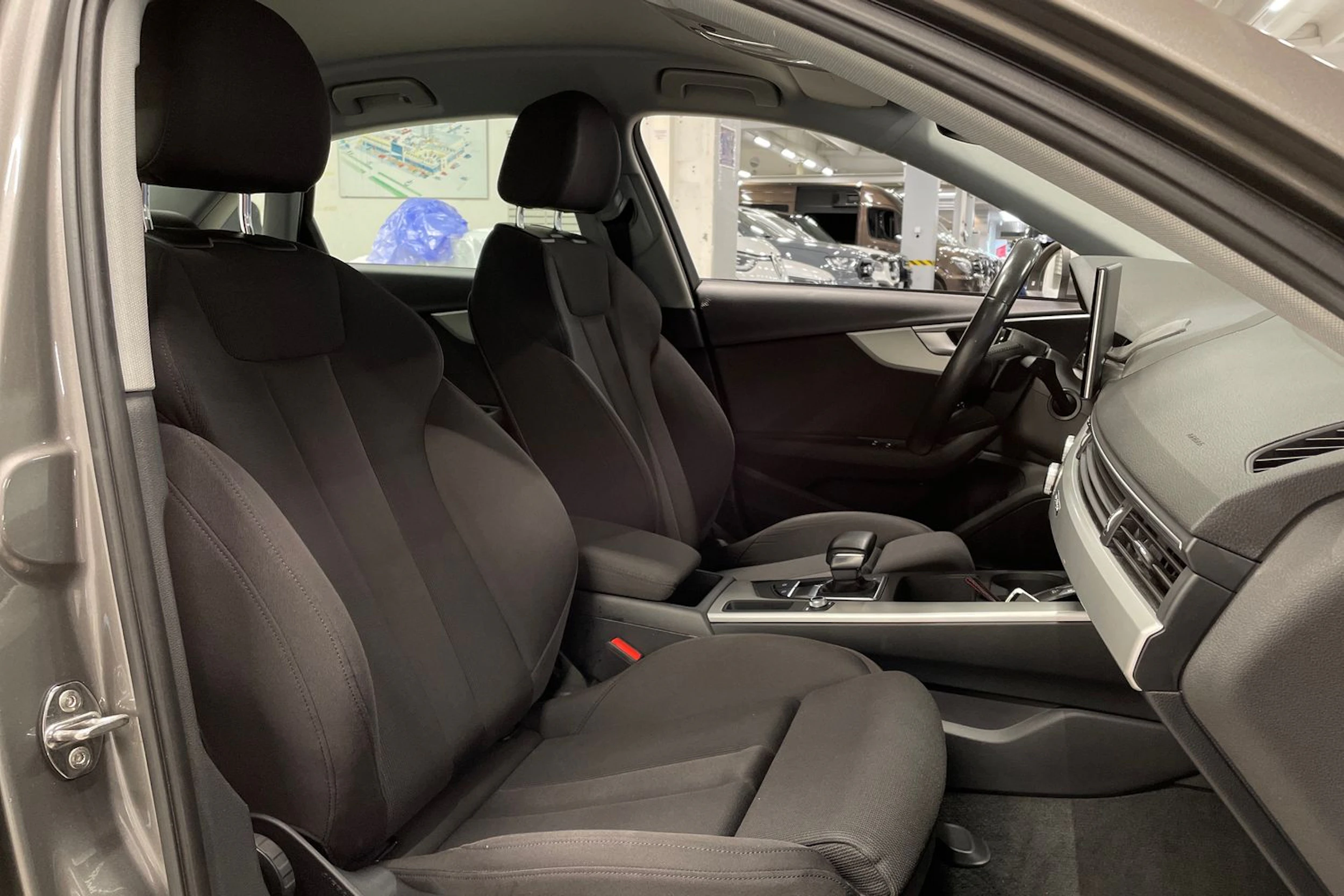 vihreä Audi A4 2020 kuva 32.