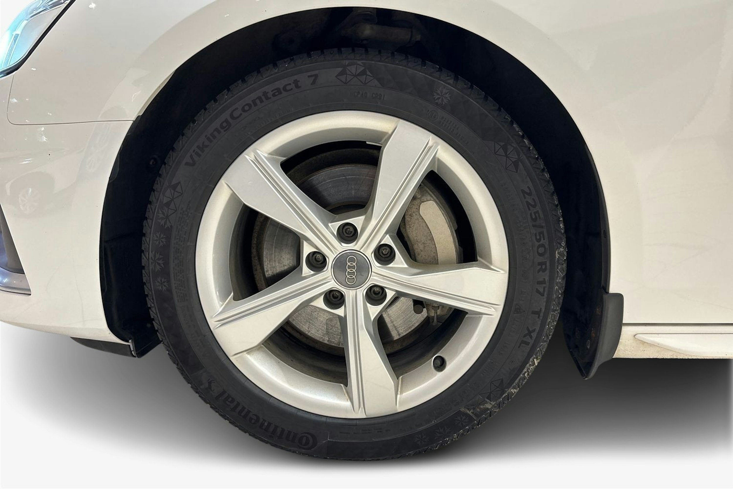 Valkoinen Audi A4 2020 kuva 11.