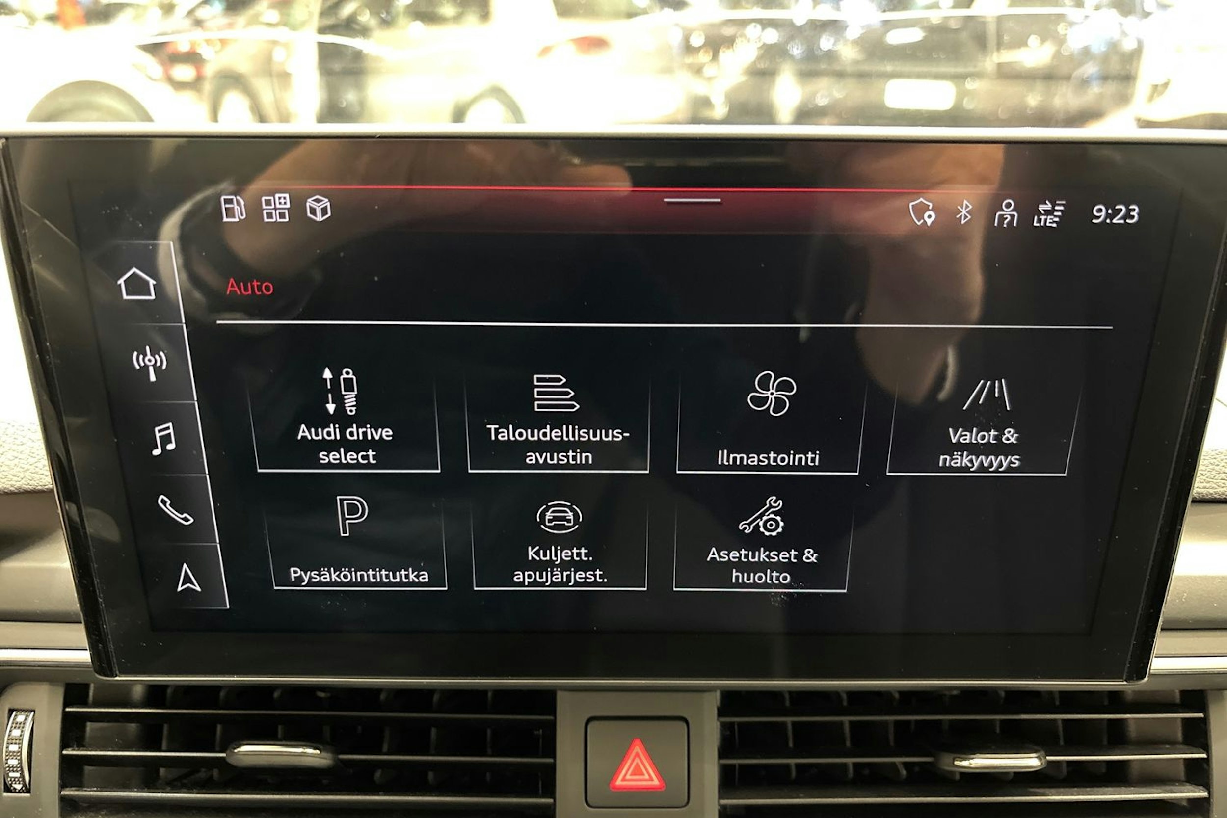 Valkoinen Audi A4 2020 kuva 15.