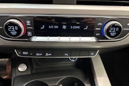 Valkoinen Audi A4 2020 kuva 18.