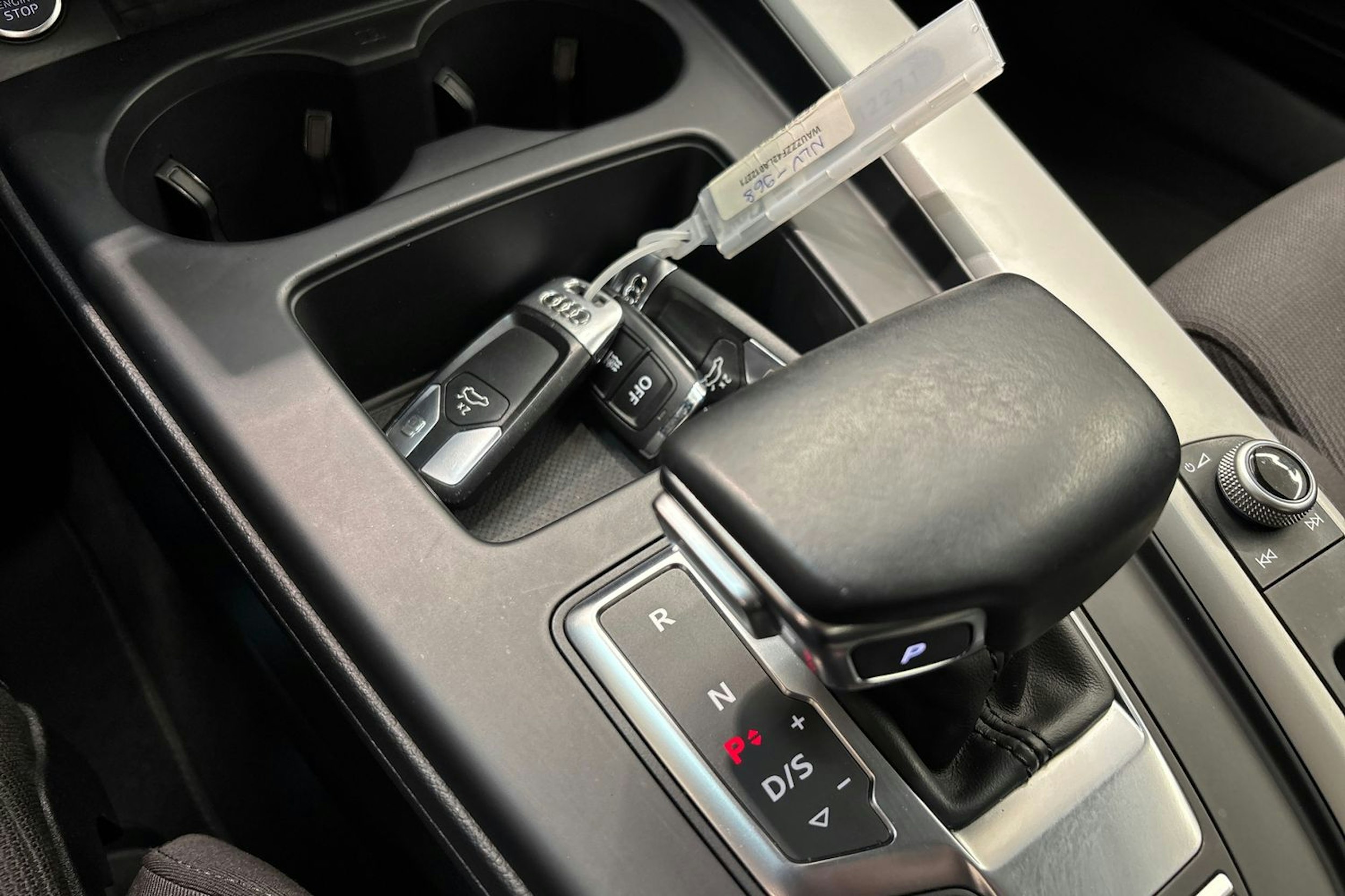 Valkoinen Audi A4 2020 kuva 20.