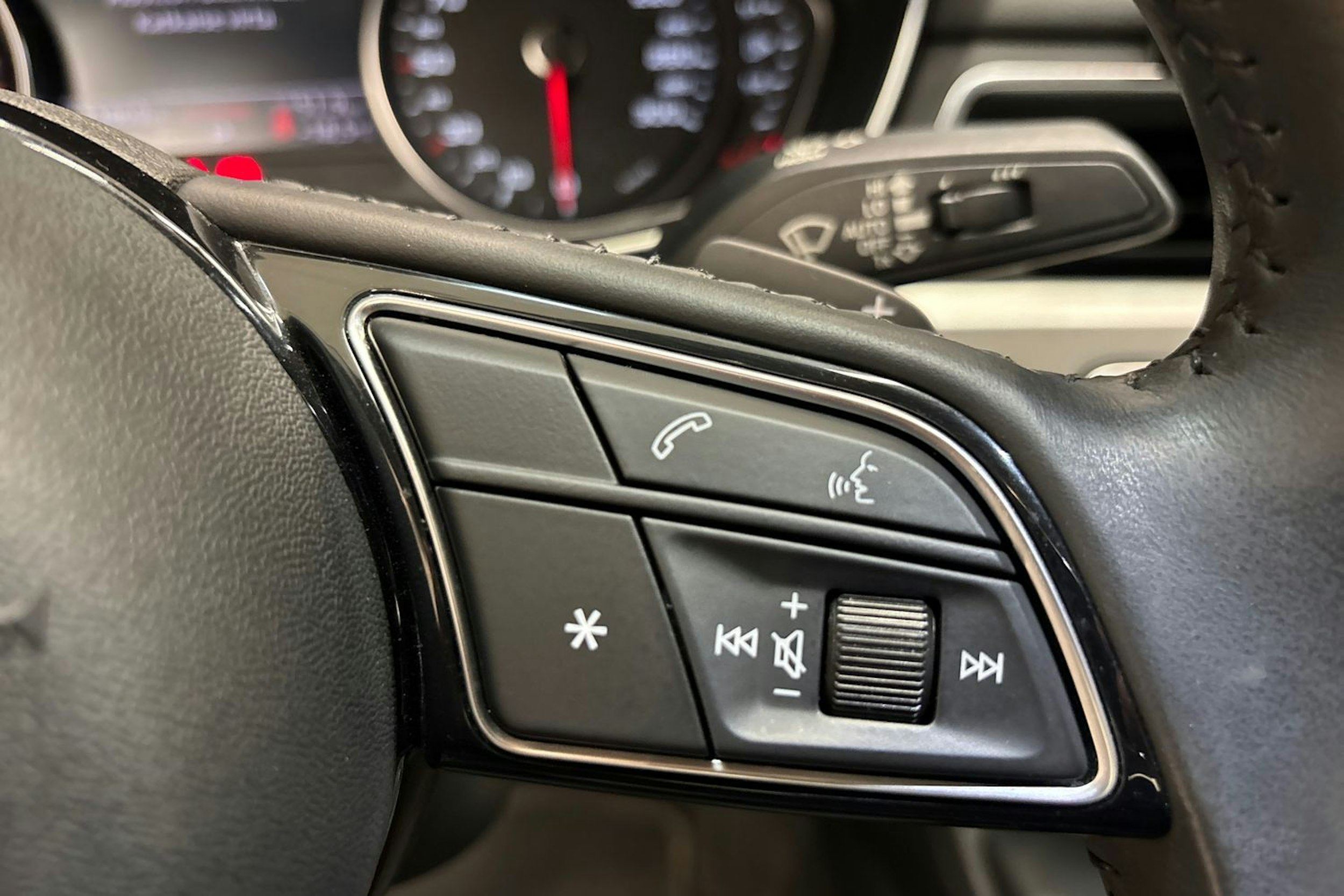 Valkoinen Audi A4 2020 kuva 23.